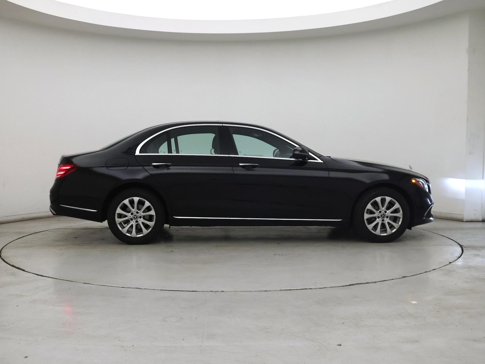 2019 Mercedes-Benz E-Class E300 - Photo 8