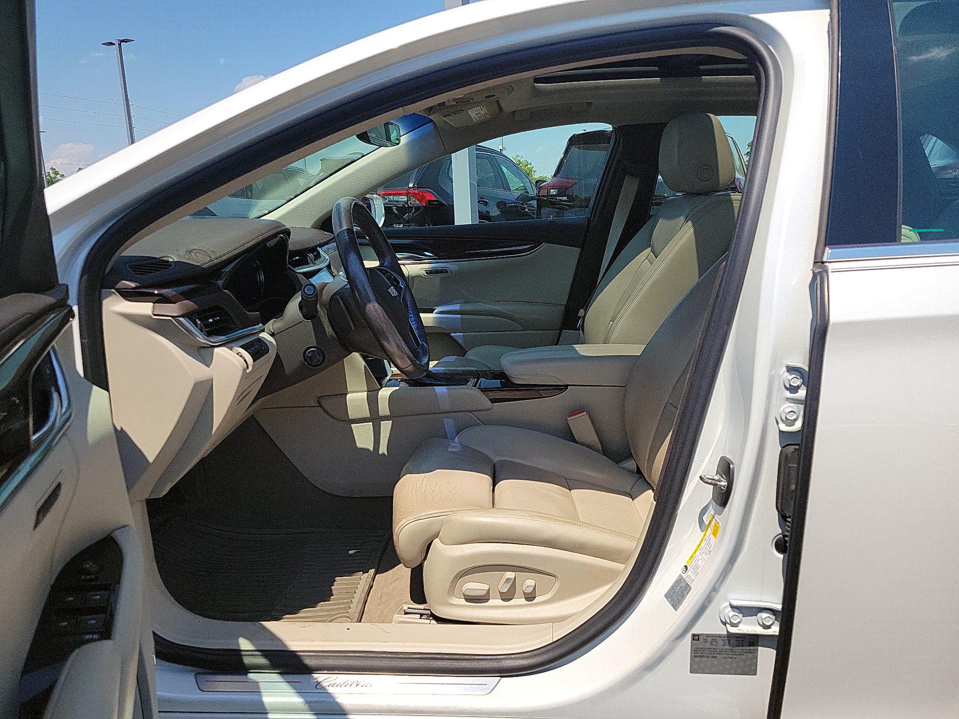 Thumbnail: 2016 Cadillac XTS - 9