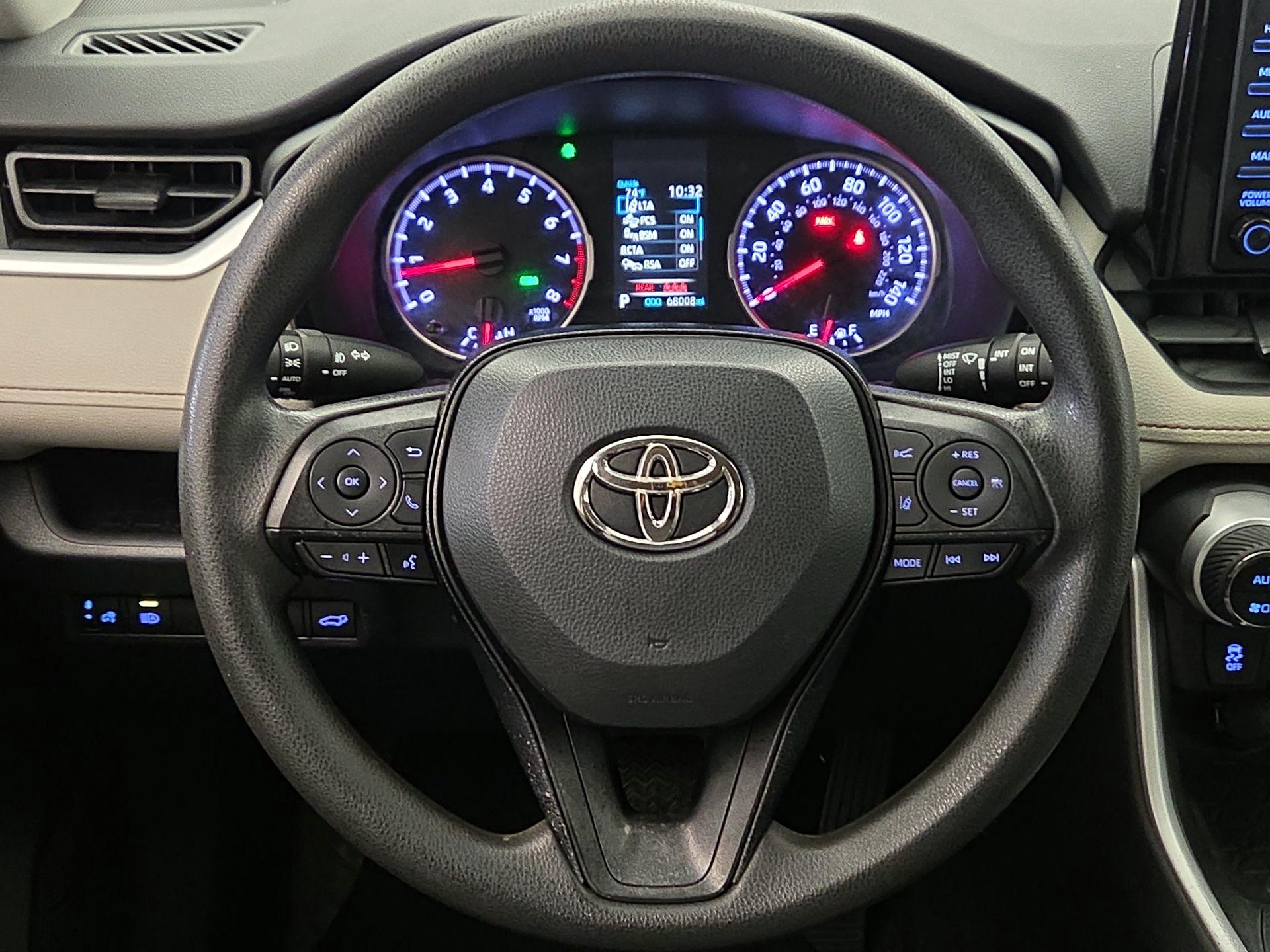 Thumbnail: 2020 Toyota RAV4 - 10