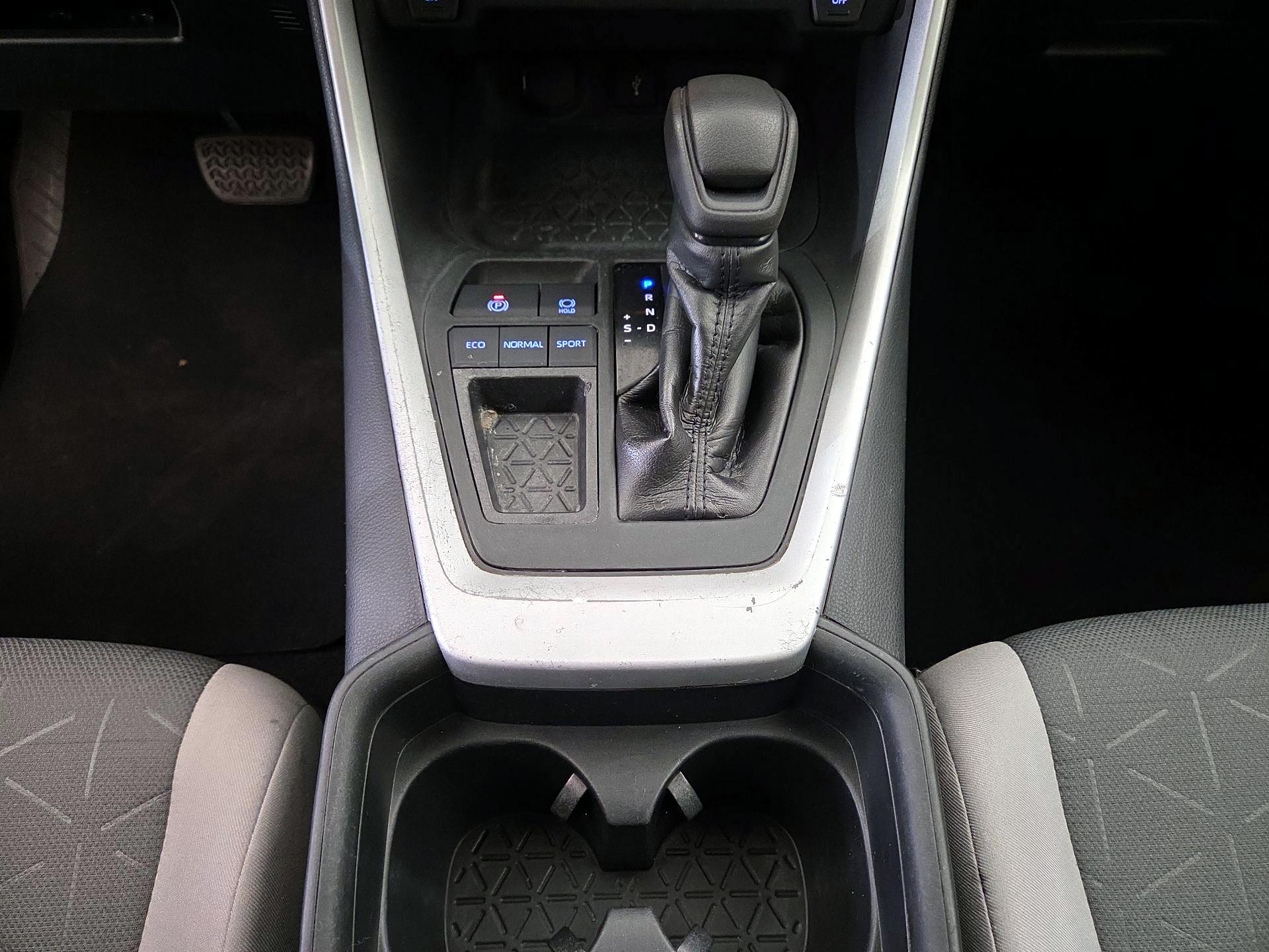 Thumbnail: 2020 Toyota RAV4 - 17