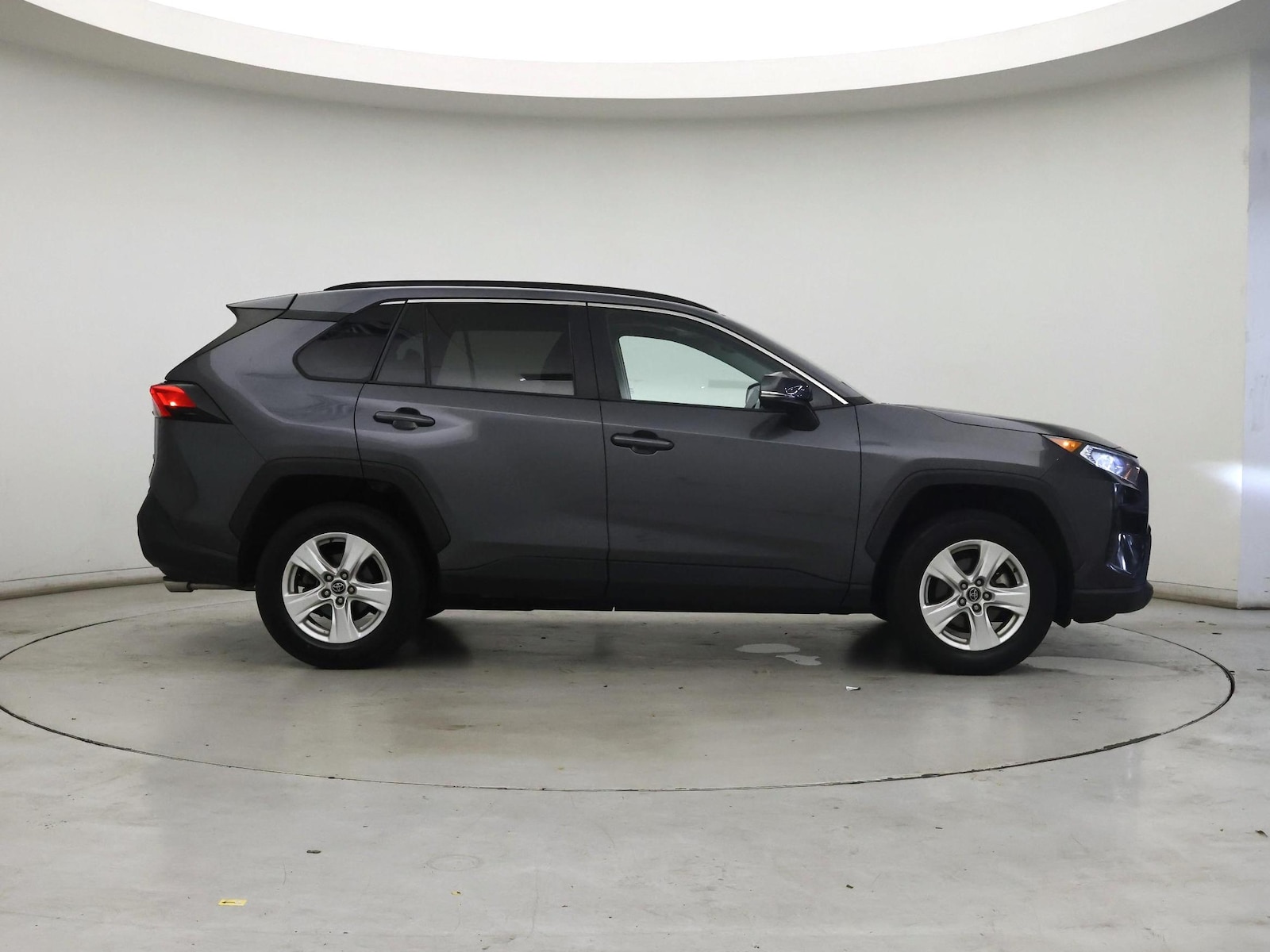 2020 Toyota RAV4 XLE - Photo 8