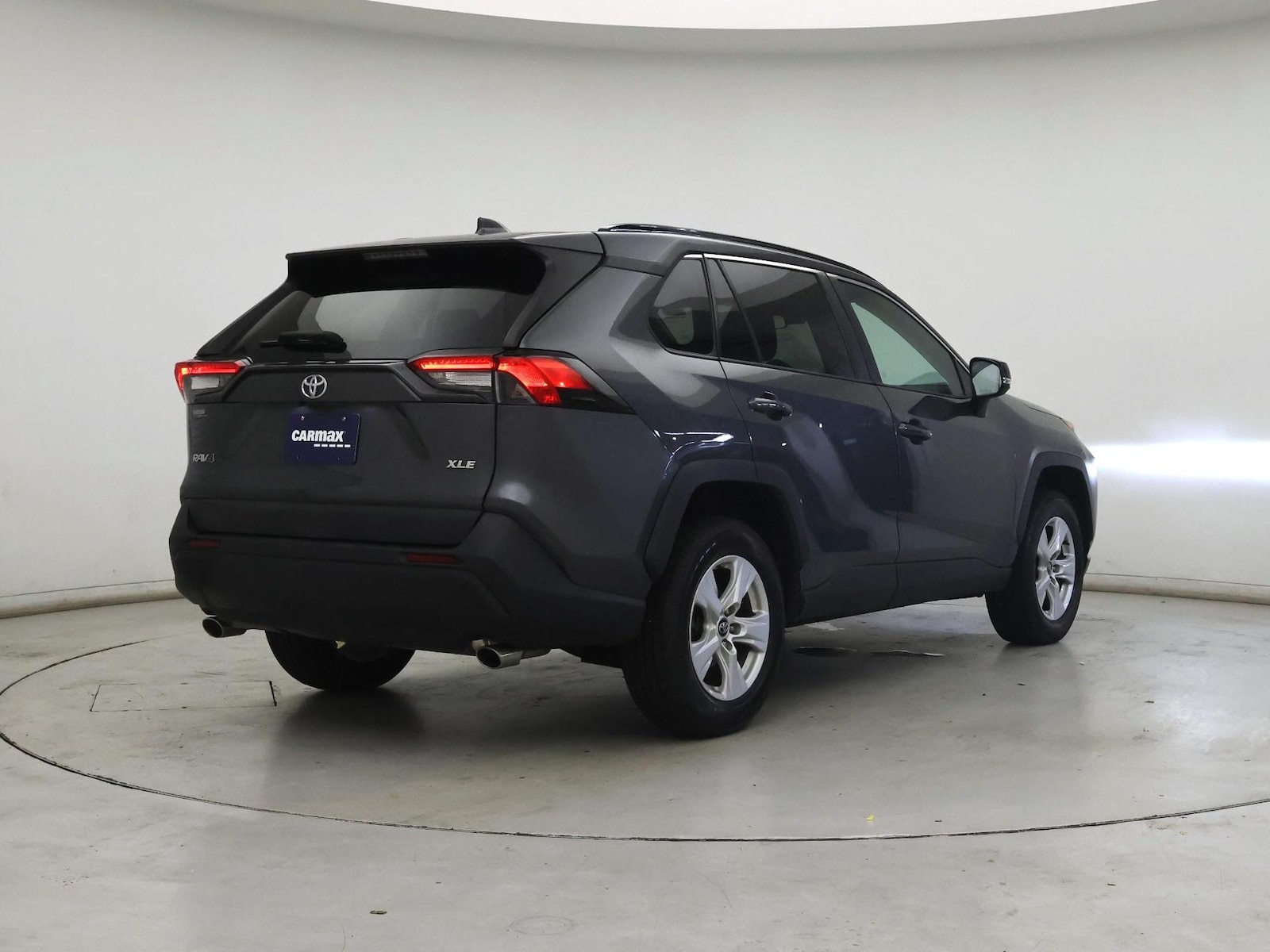 2020 Toyota RAV4 XLE - Photo 9