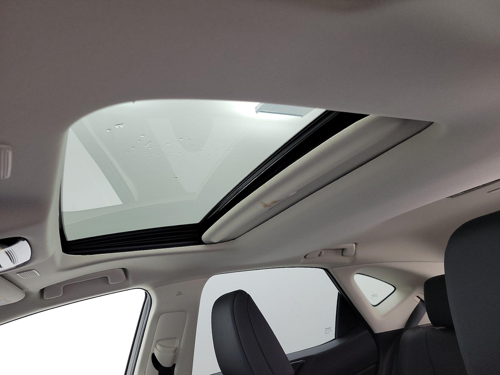 Sunroof(s) & Overhead Airbags
