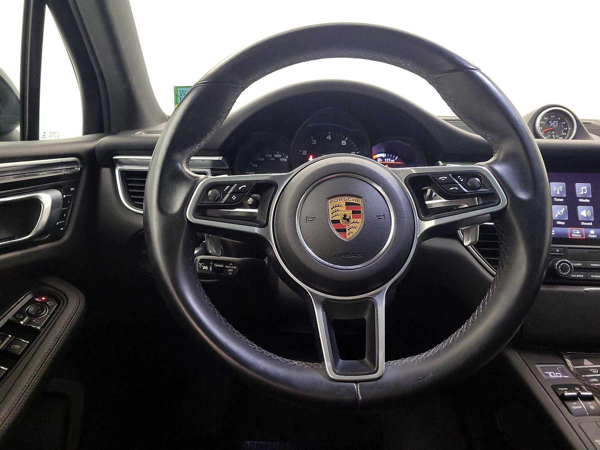 Thumbnail: 2018 Porsche Macan - 10