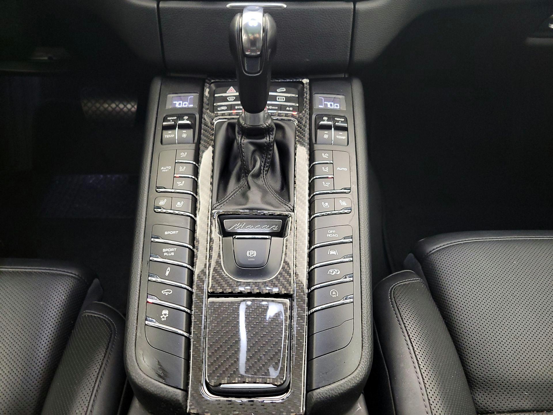Thumbnail: 2018 Porsche Macan - 18