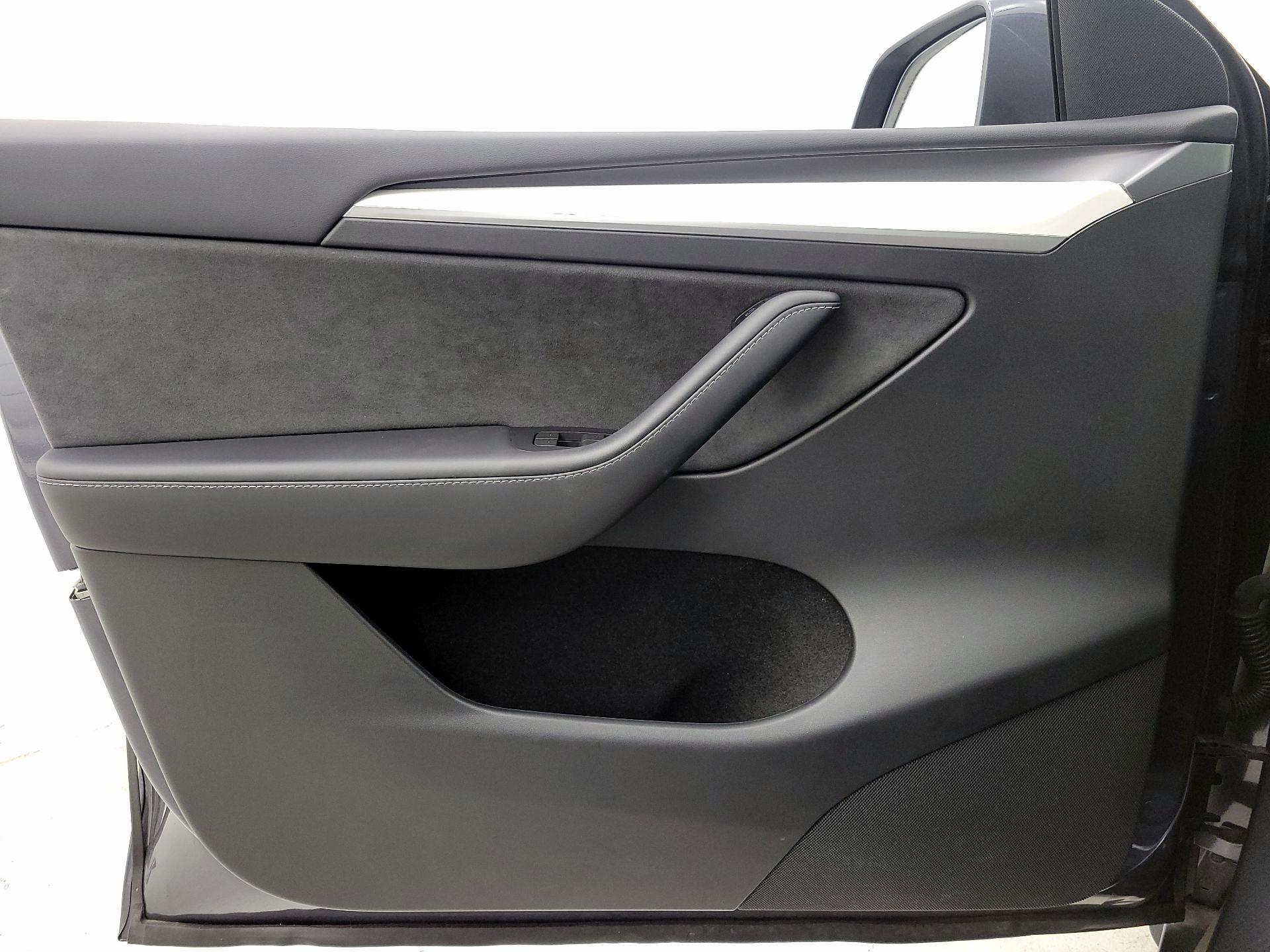 Thumbnail: 2023 Tesla Model Y - 12