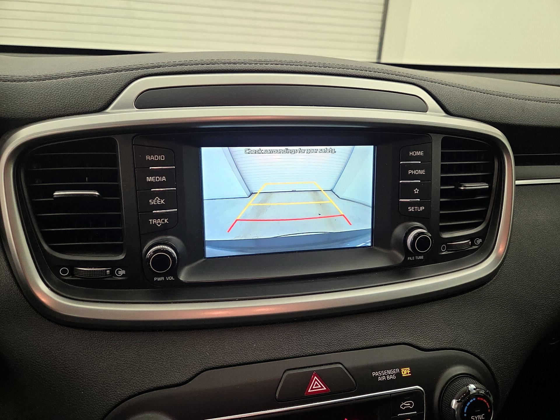 Thumbnail: 2020 Kia Sorento - 14