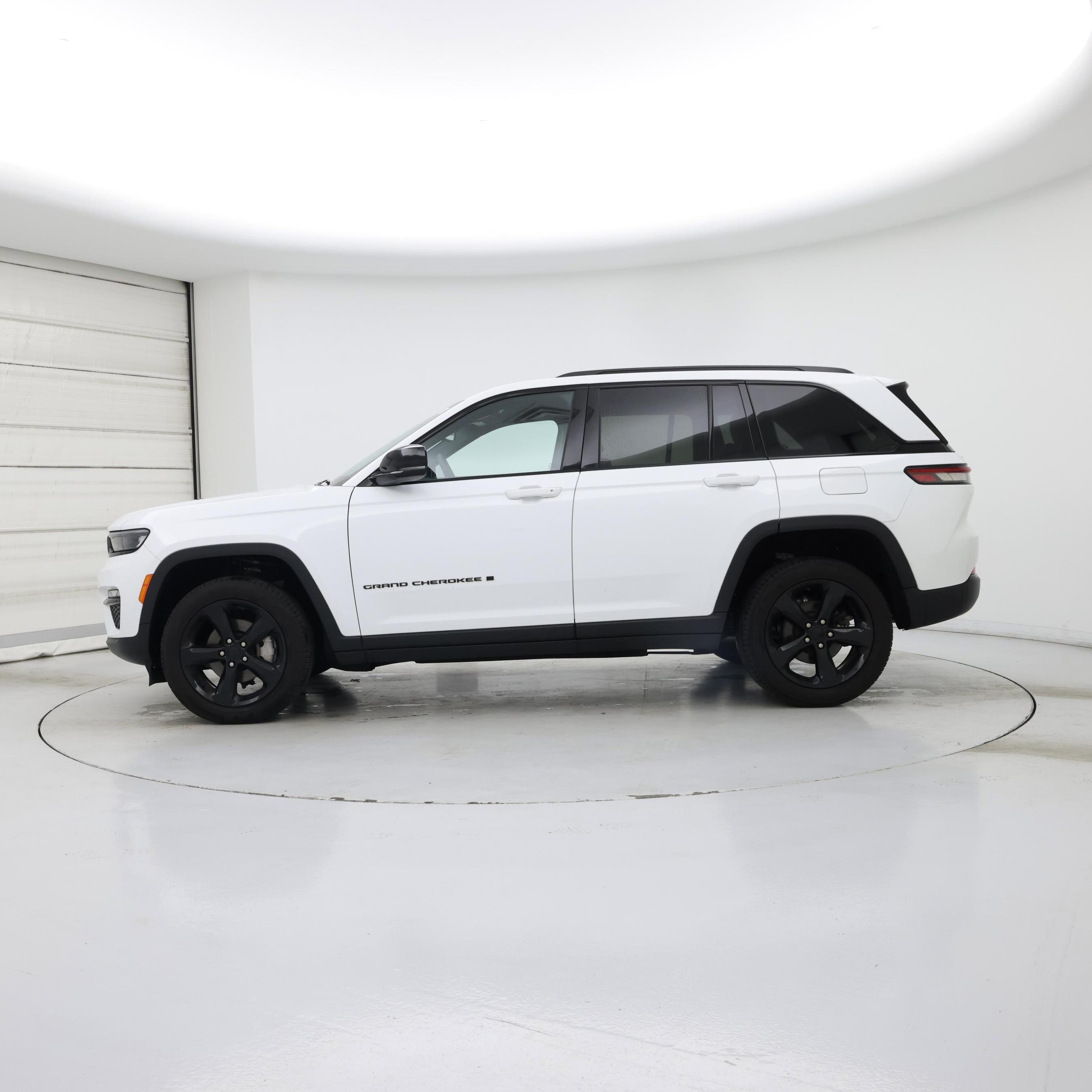 Thumbnail: 2025 Jeep Grand Cherokee - 3