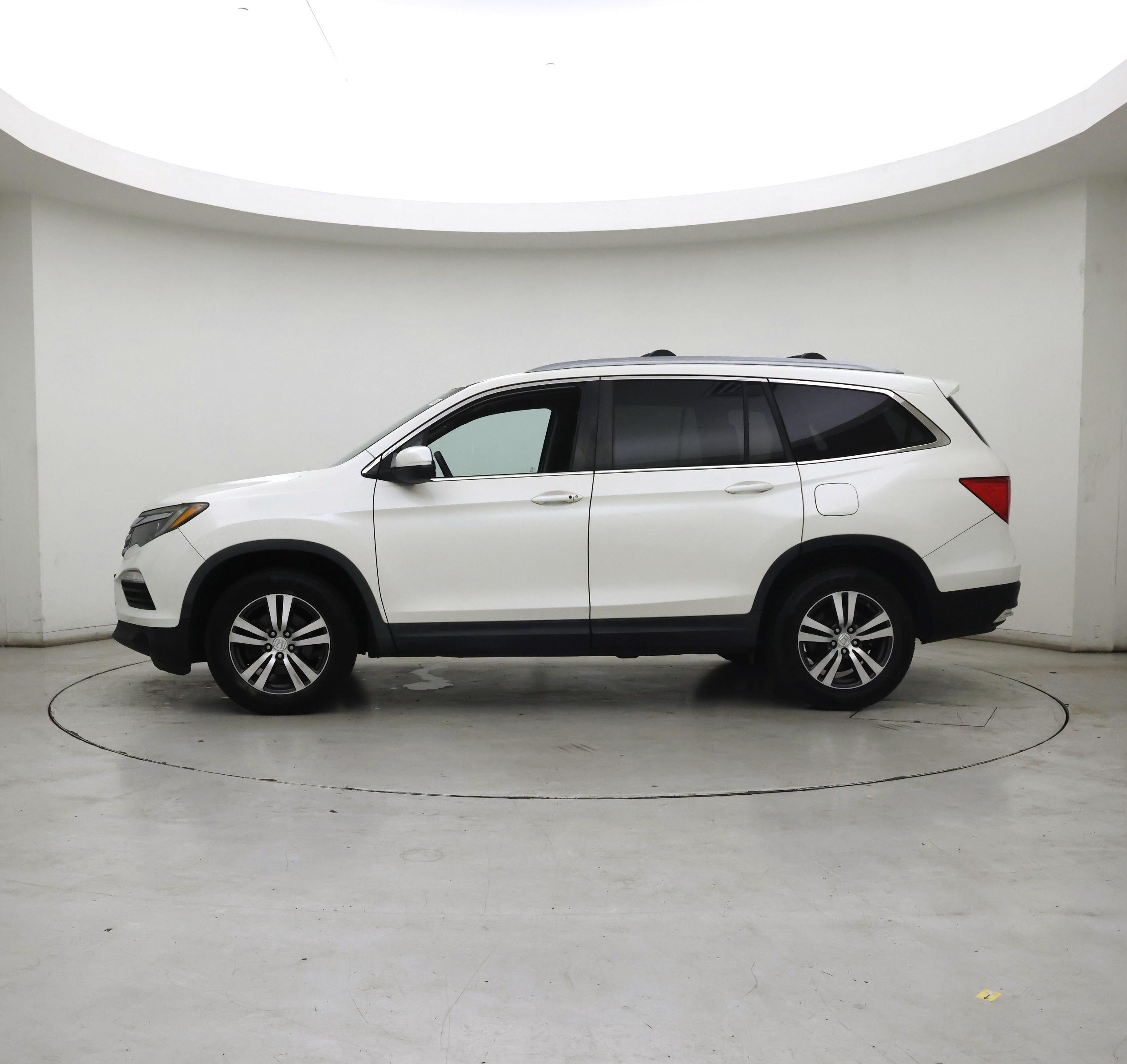 Thumbnail: 2016 Honda Pilot - 3
