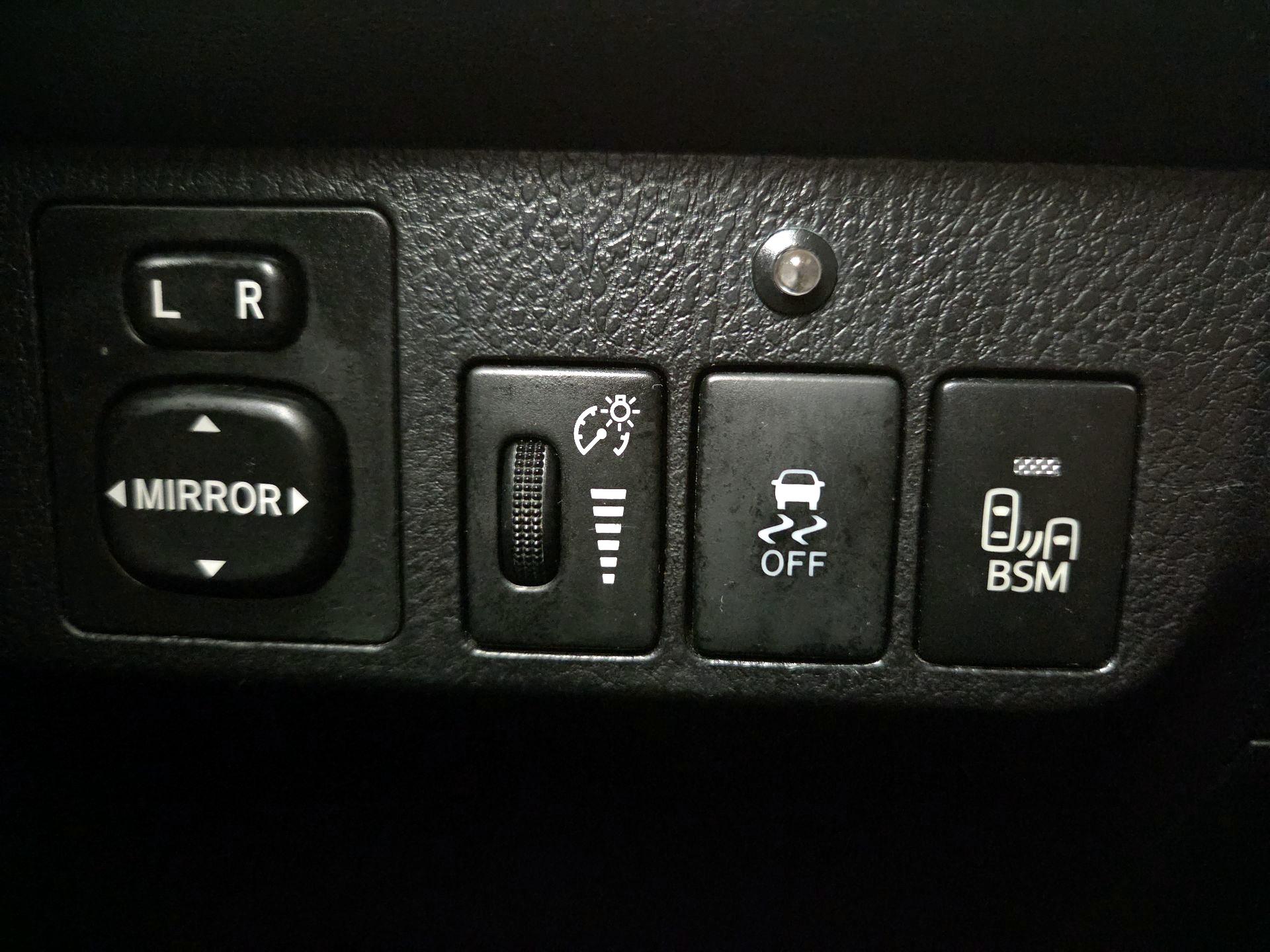 Thumbnail: 2015 Toyota RAV4 - 13