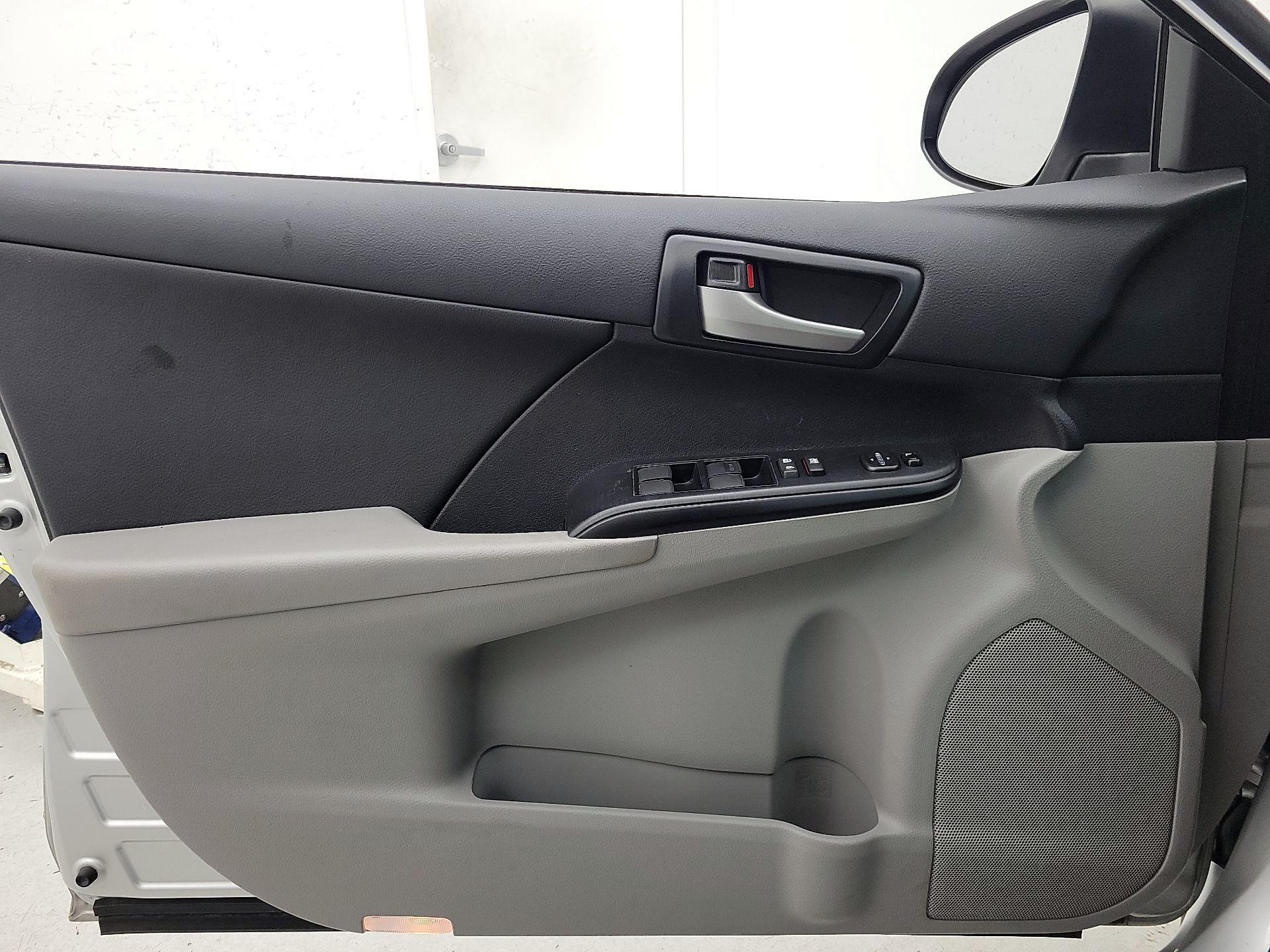 Thumbnail: 2014 Toyota Camry - 12