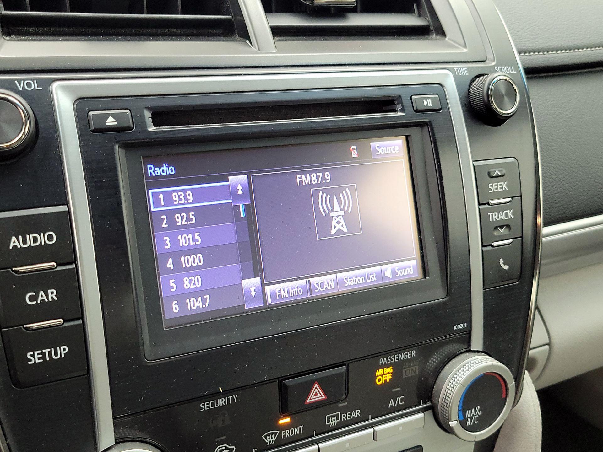 Thumbnail: 2014 Toyota Camry - 15