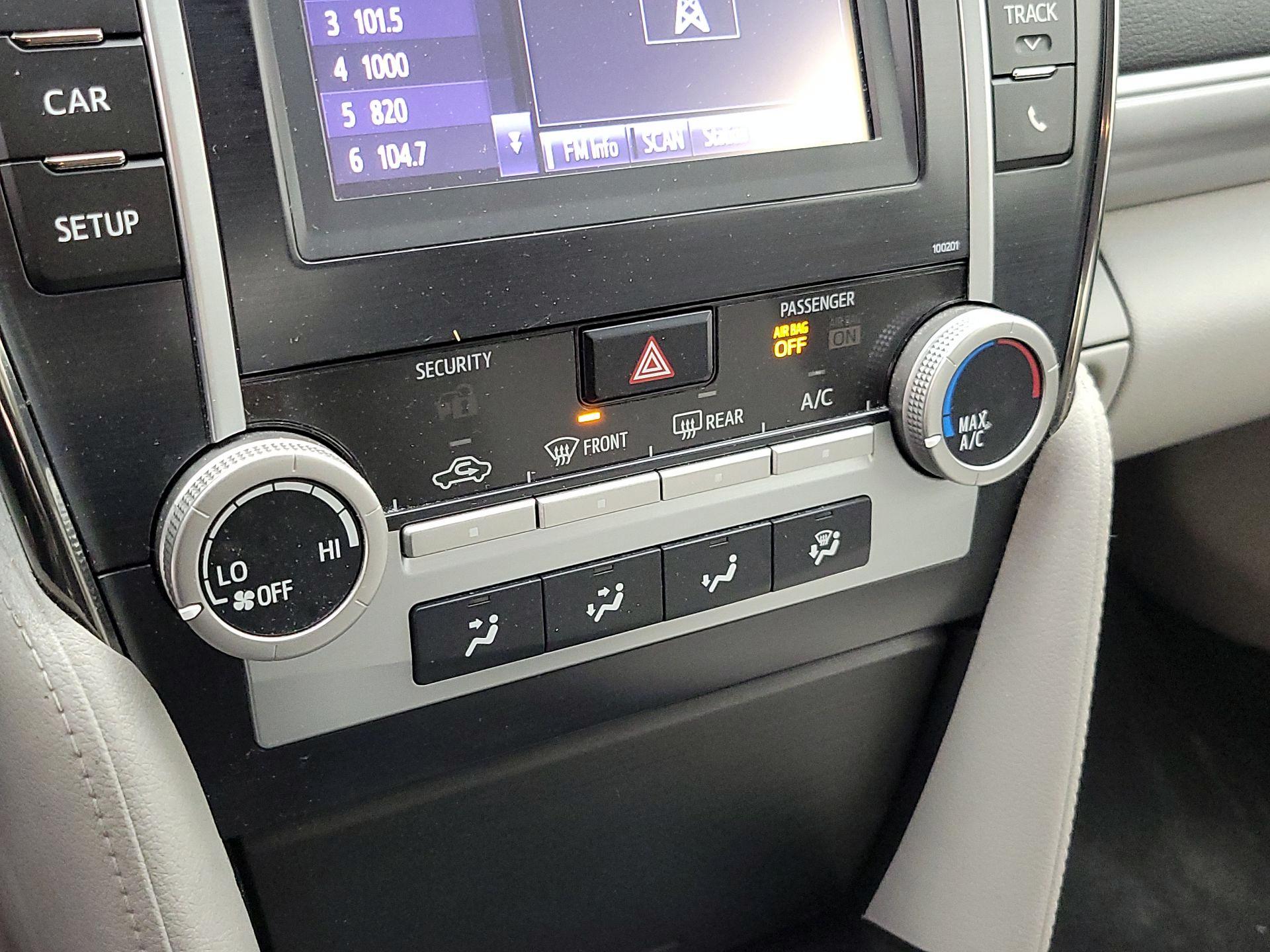 Thumbnail: 2014 Toyota Camry - 16