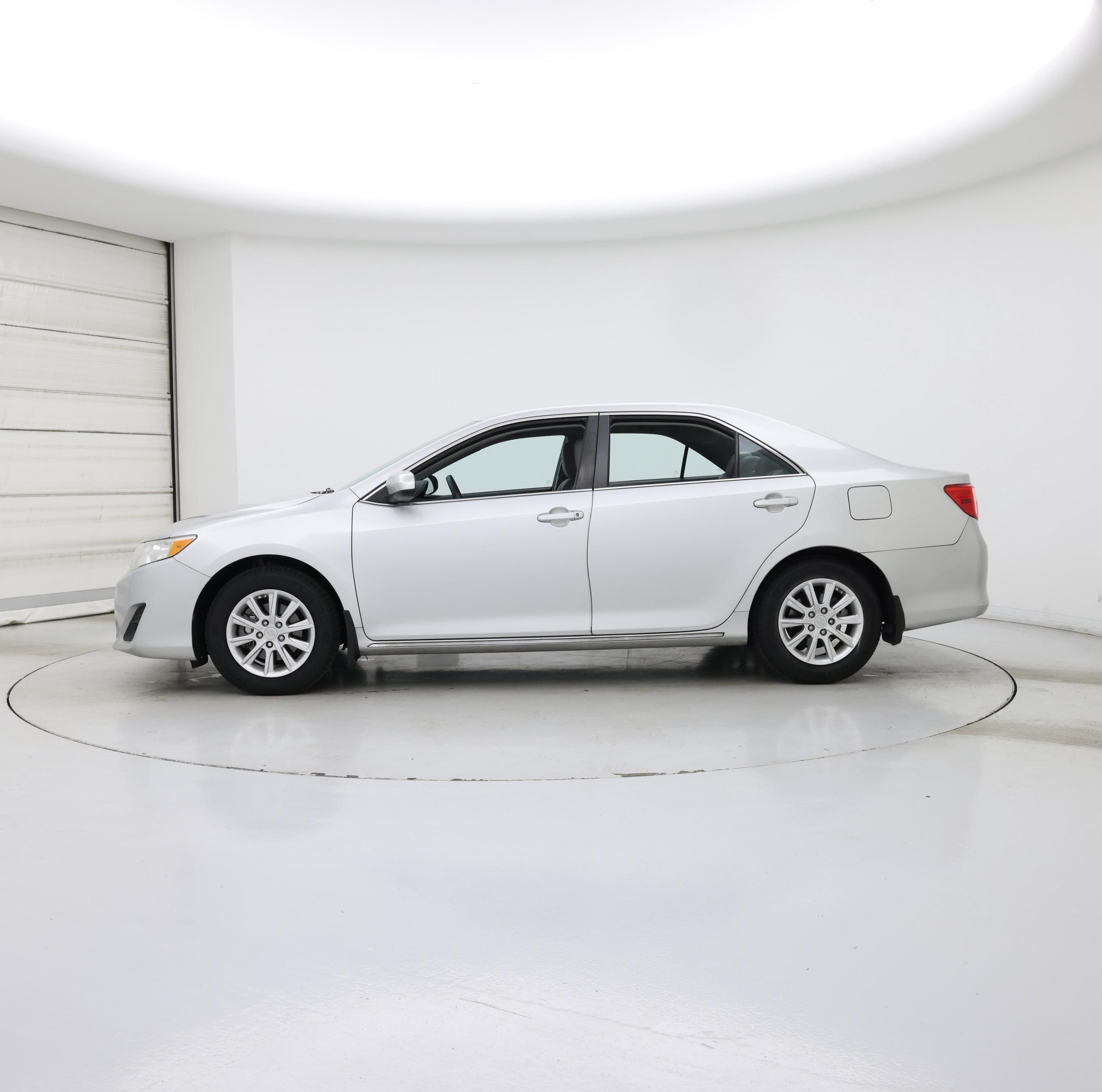 Thumbnail: 2014 Toyota Camry - 3