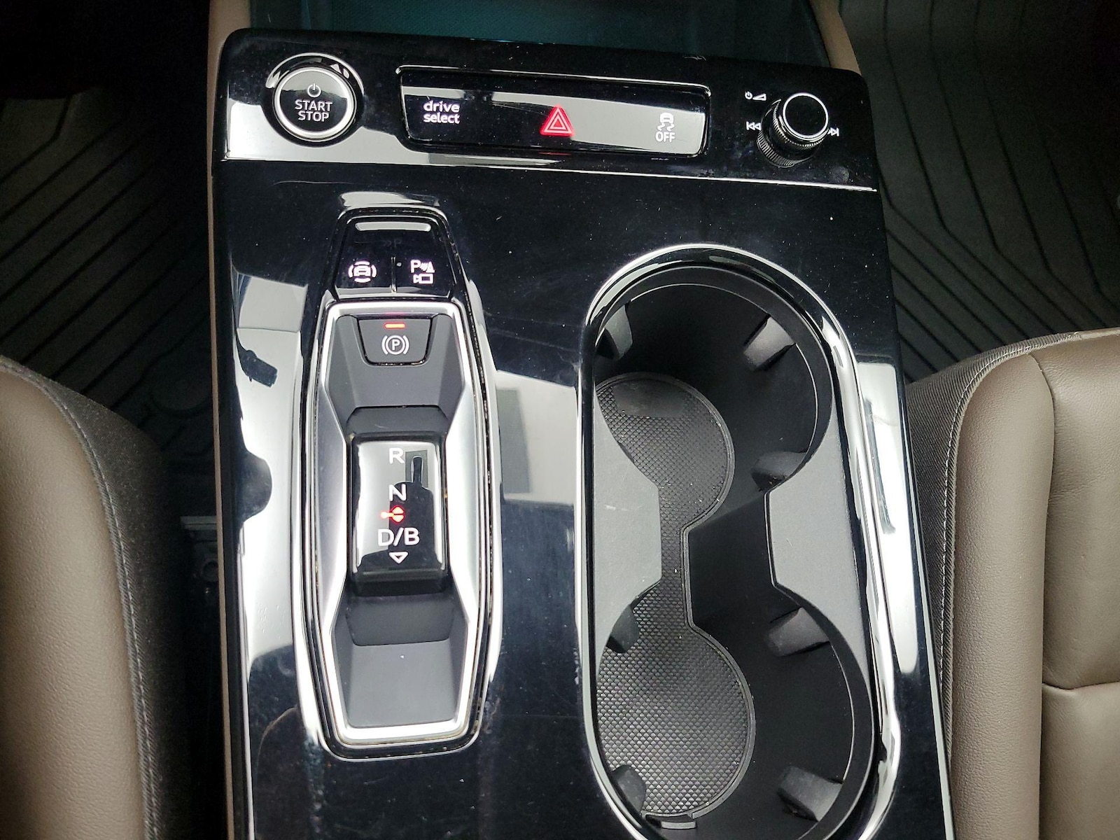 2025 Audi Q6 e-tron Prestige - Photo 18