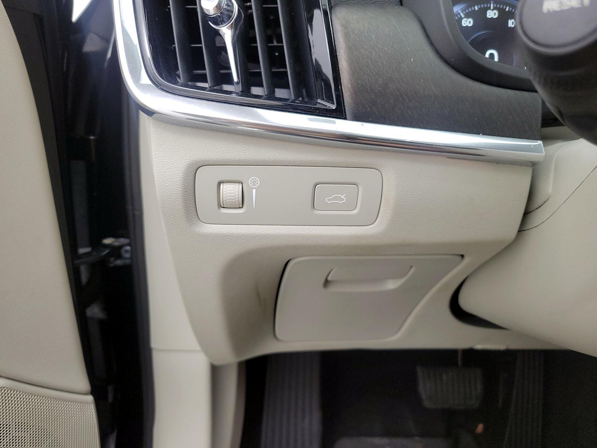 Thumbnail: 2018 Volvo V90 - 13