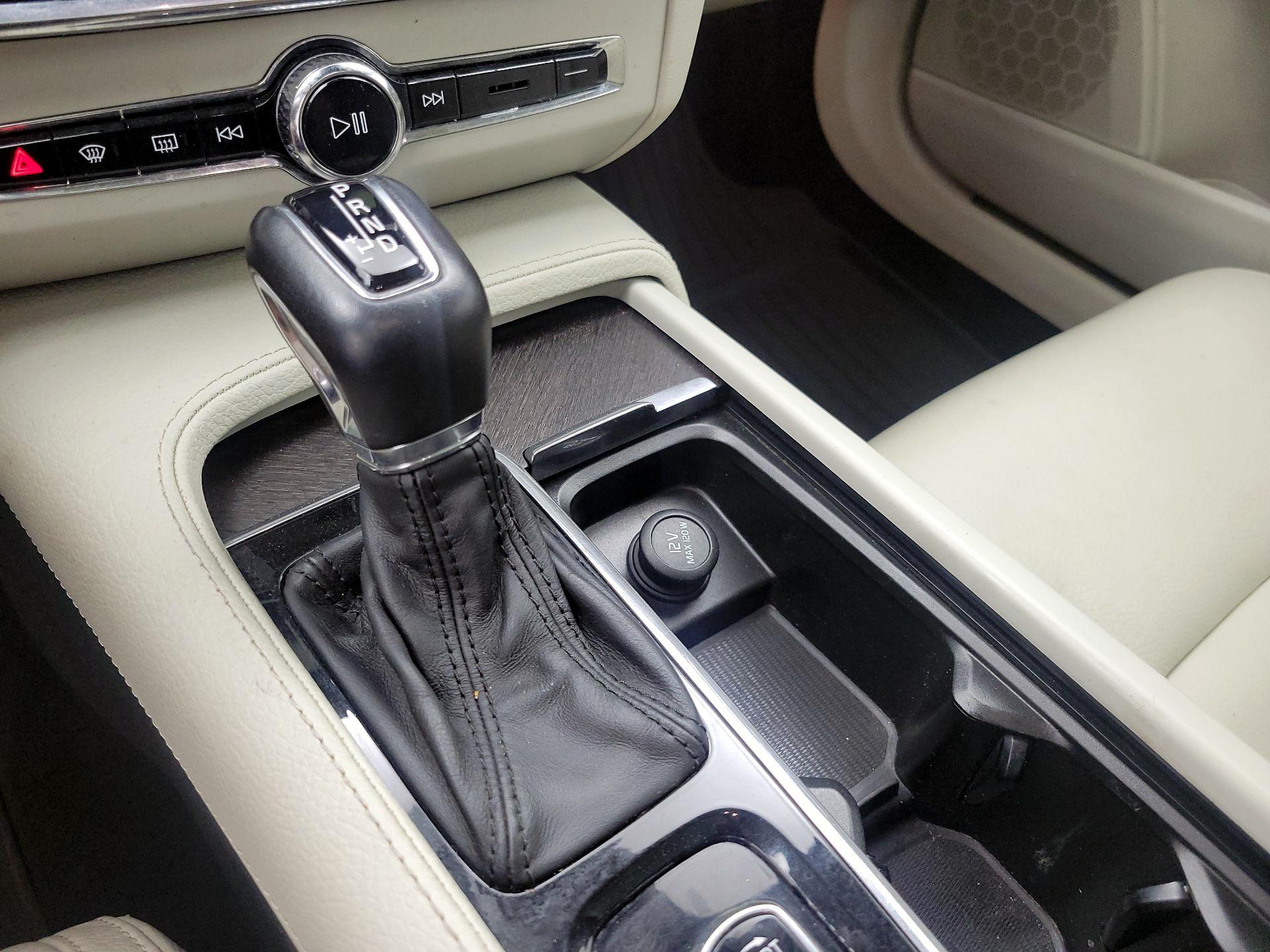 Thumbnail: 2018 Volvo V90 - 17