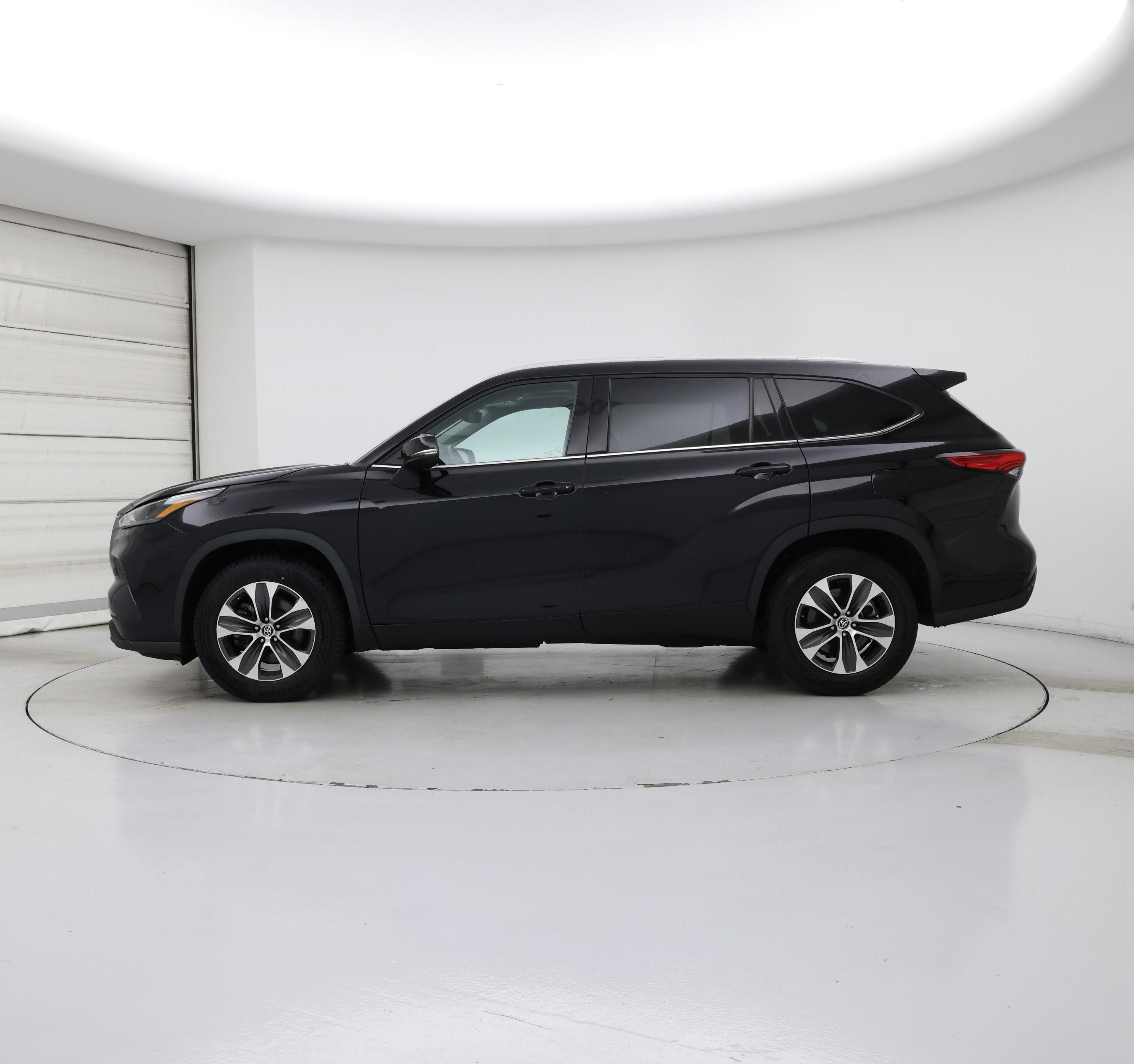 Thumbnail: 2022 Toyota Highlander - 3