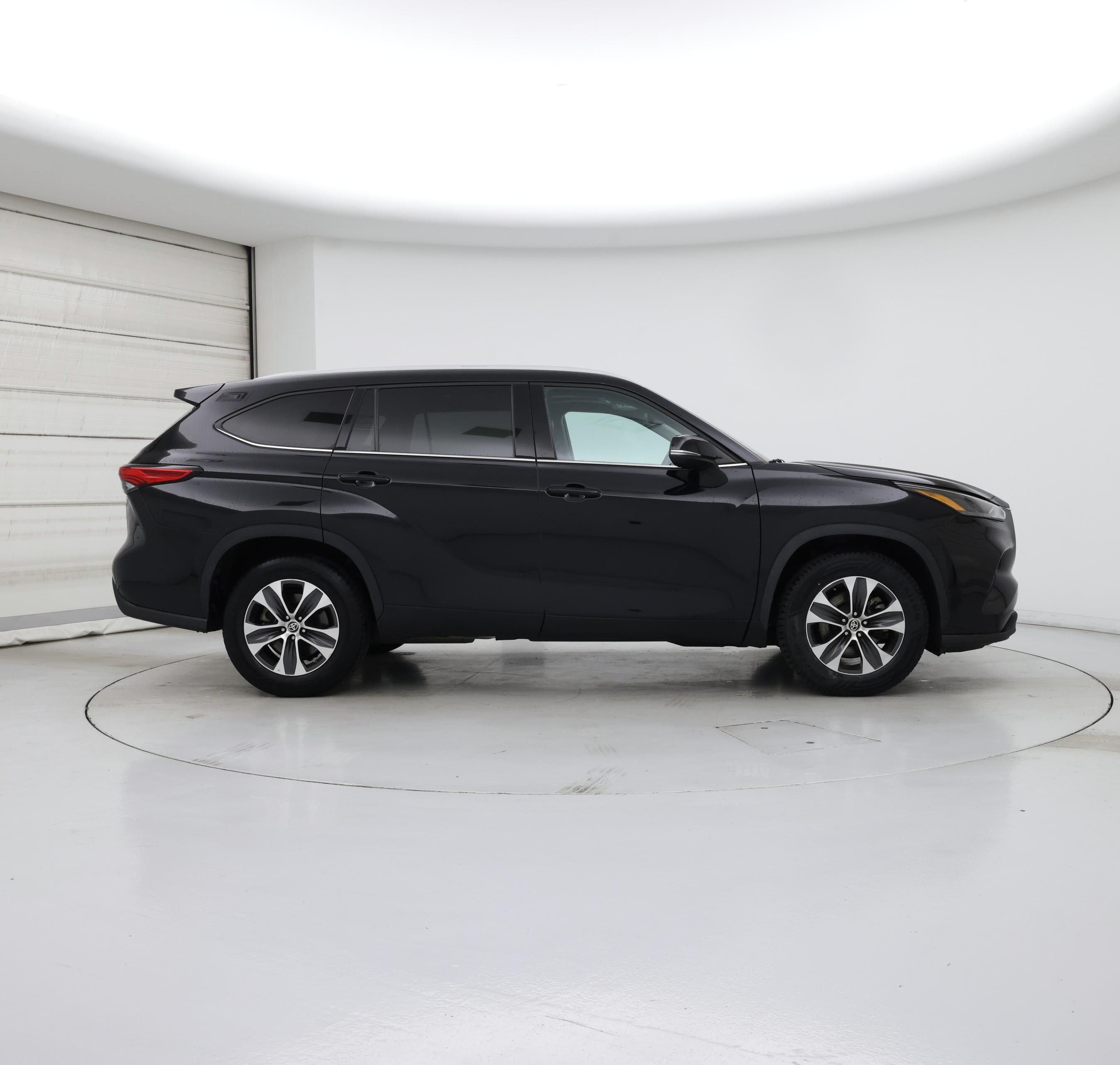 Thumbnail: 2022 Toyota Highlander - 7