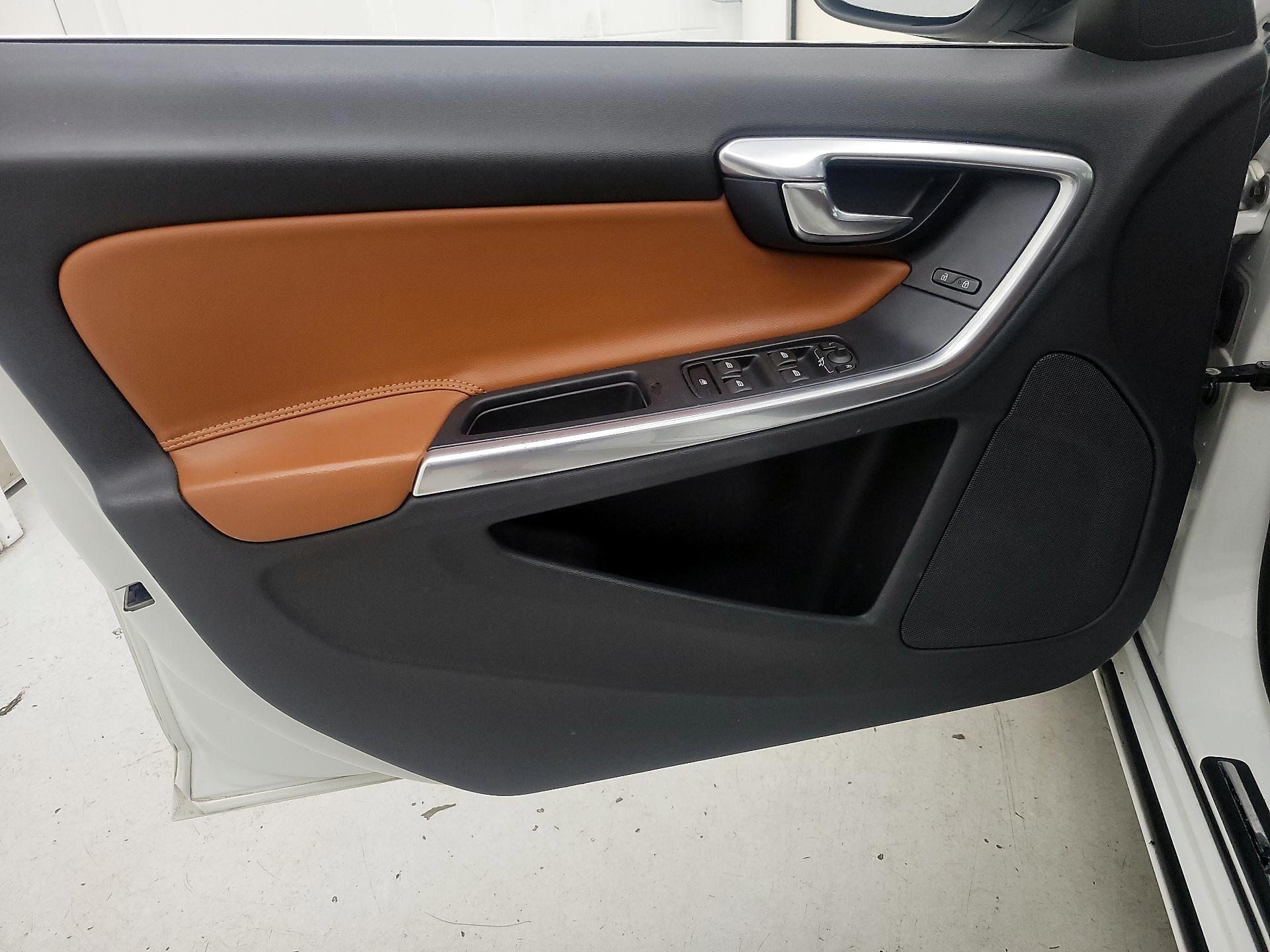Thumbnail: 2015 Volvo S60 - 12