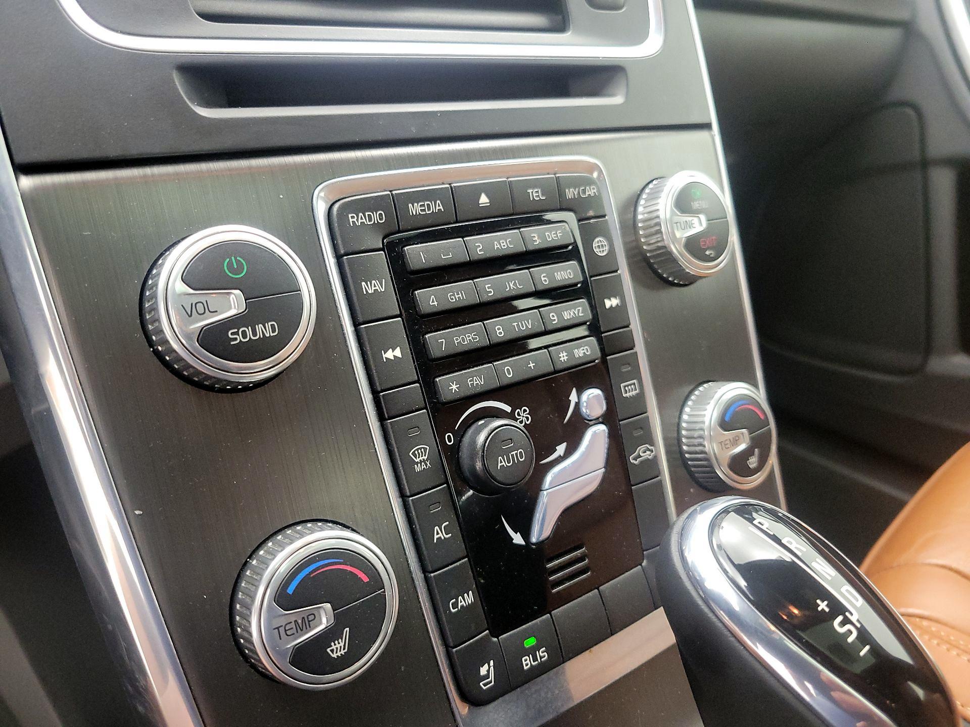 Thumbnail: 2015 Volvo S60 - 15