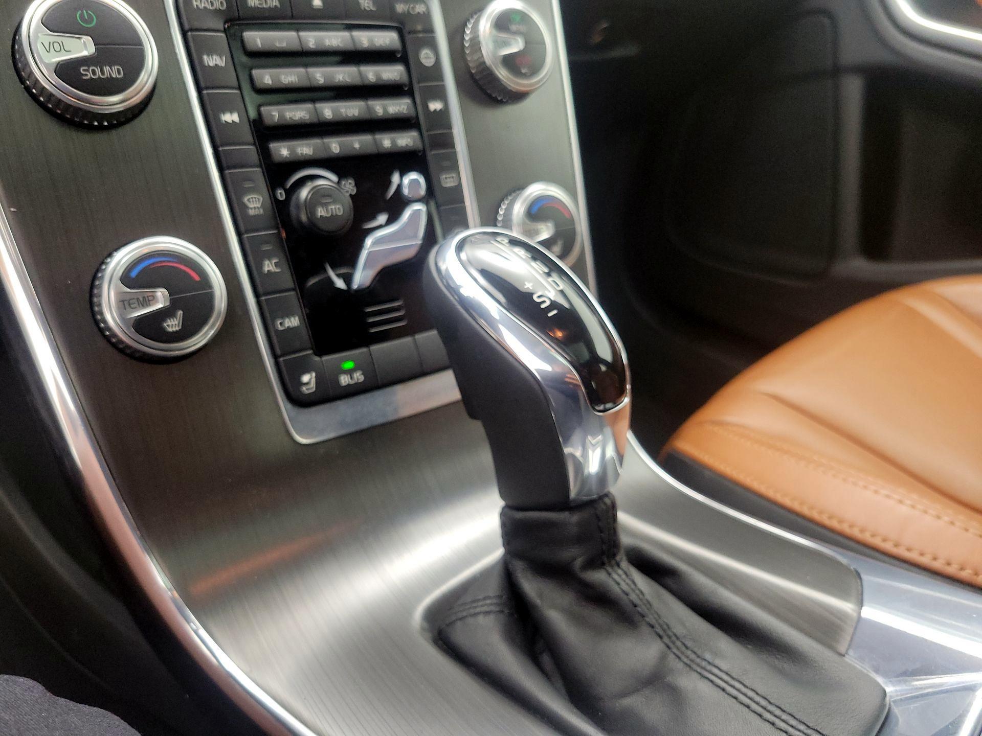Thumbnail: 2015 Volvo S60 - 16