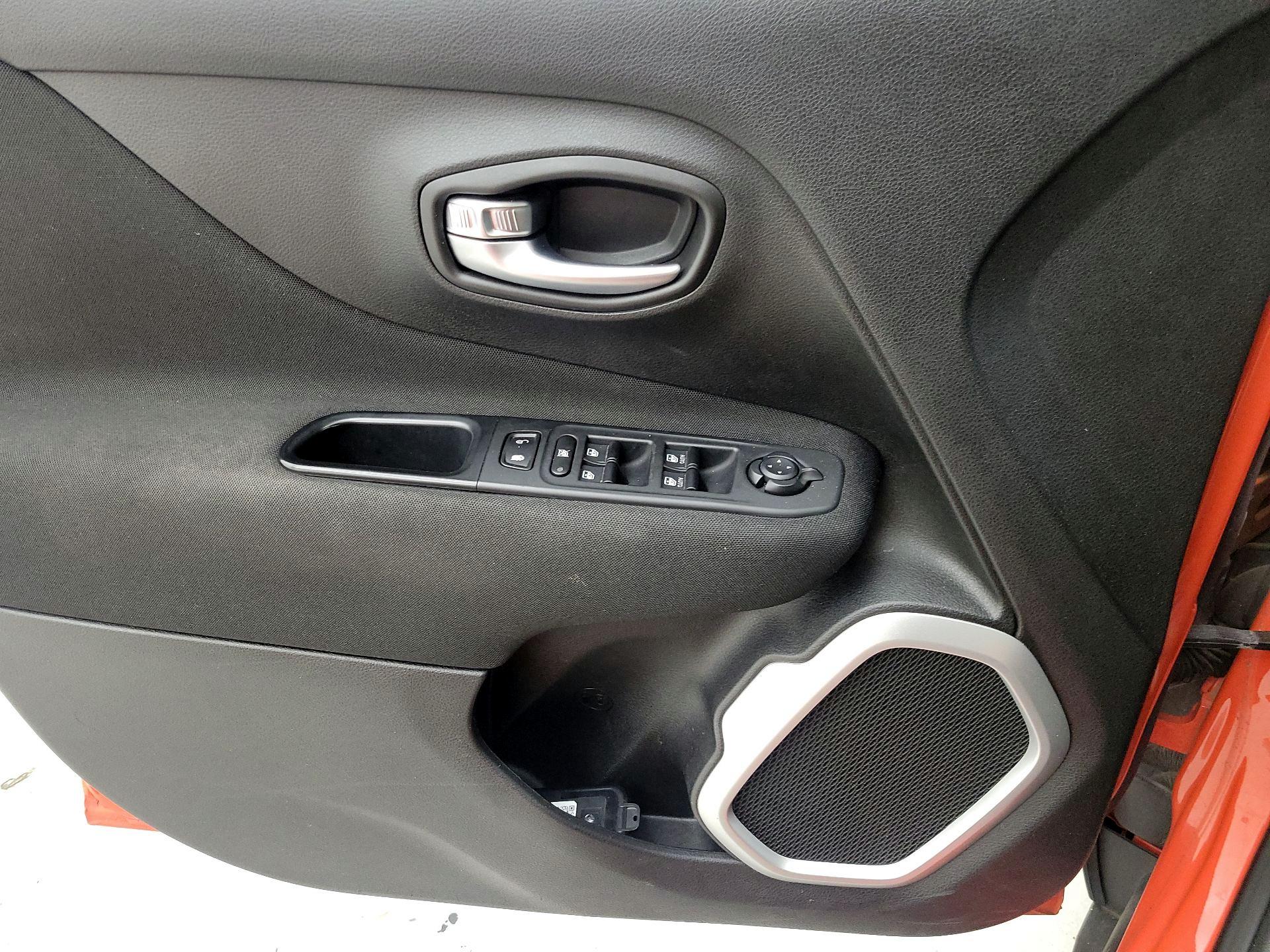 Thumbnail: 2018 Jeep Renegade - 12
