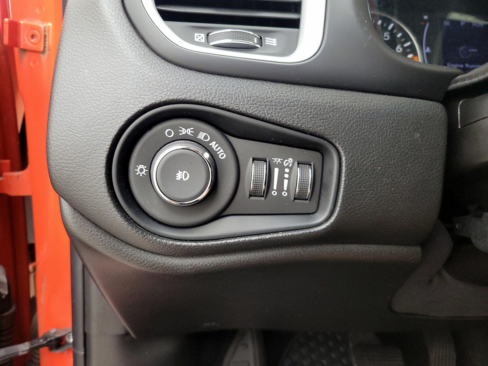 Thumbnail: 2018 Jeep Renegade - 13