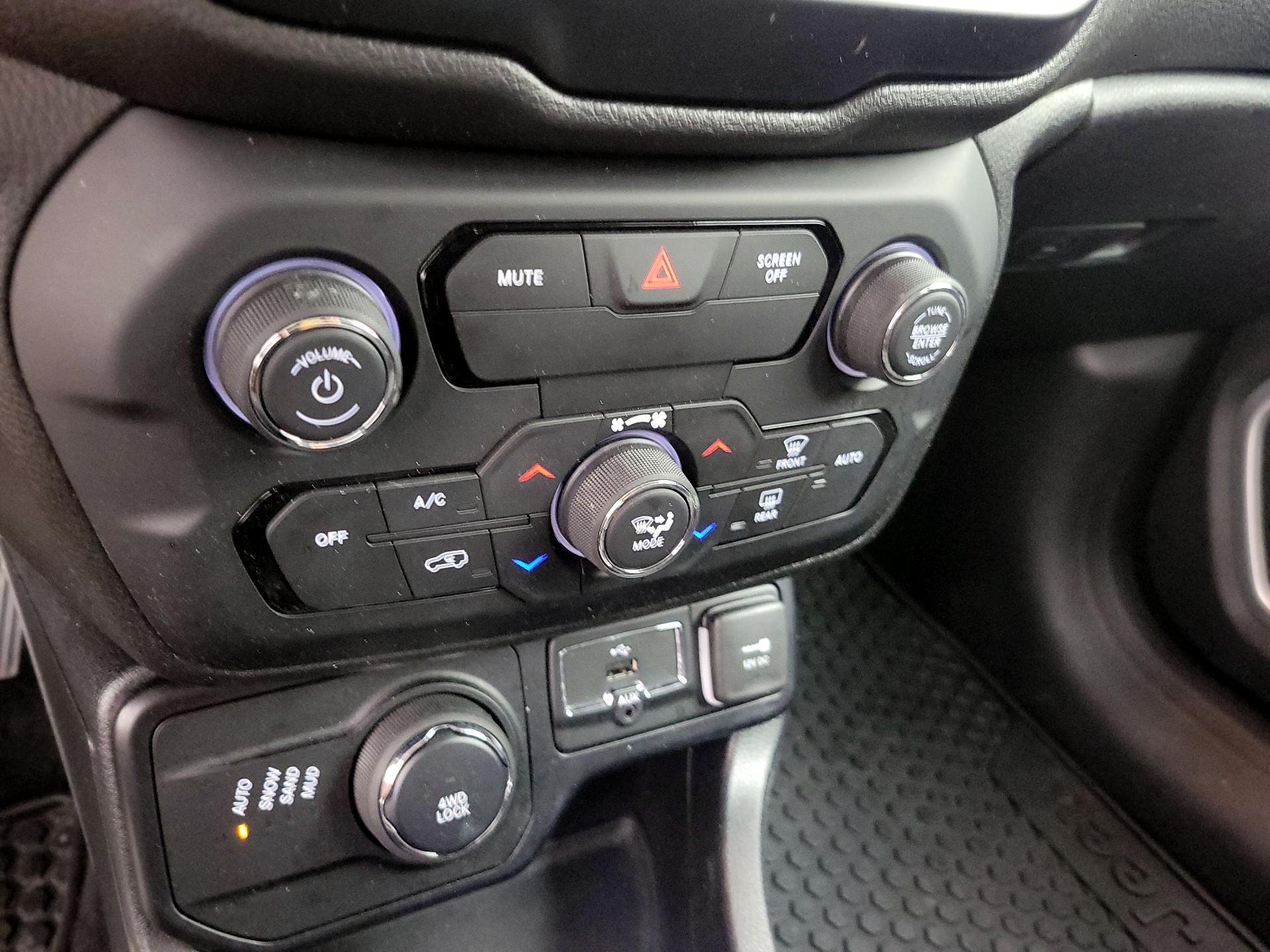 Thumbnail: 2018 Jeep Renegade - 16