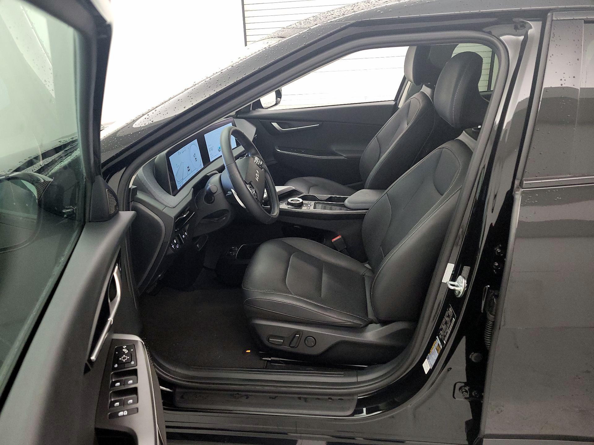 Thumbnail: 2023 Kia EV6 - 11