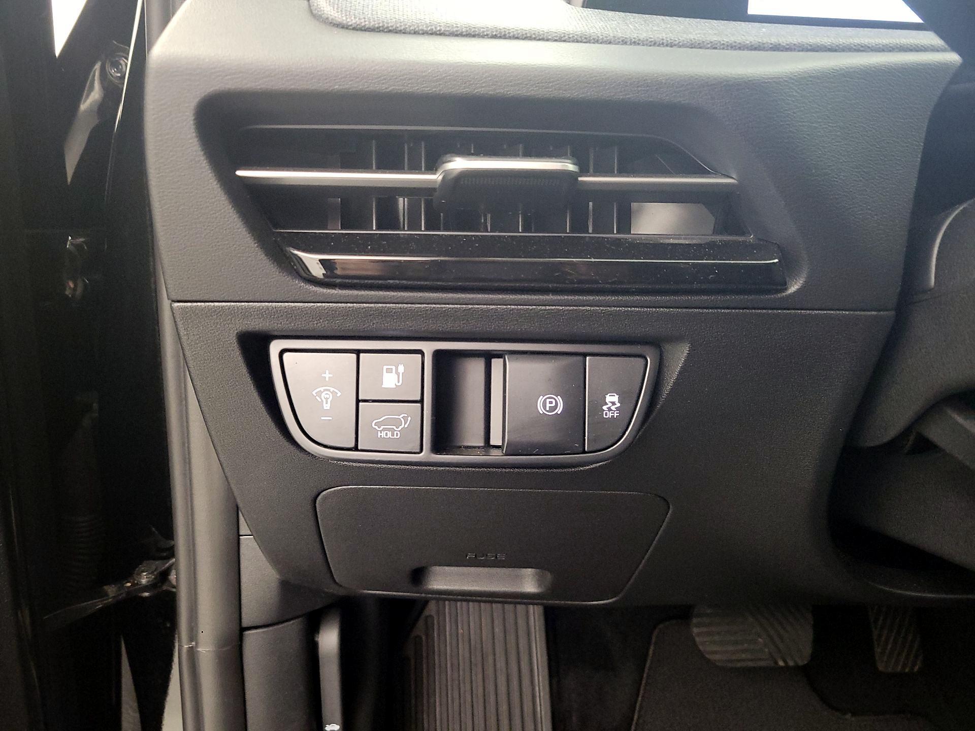Thumbnail: 2023 Kia EV6 - 13