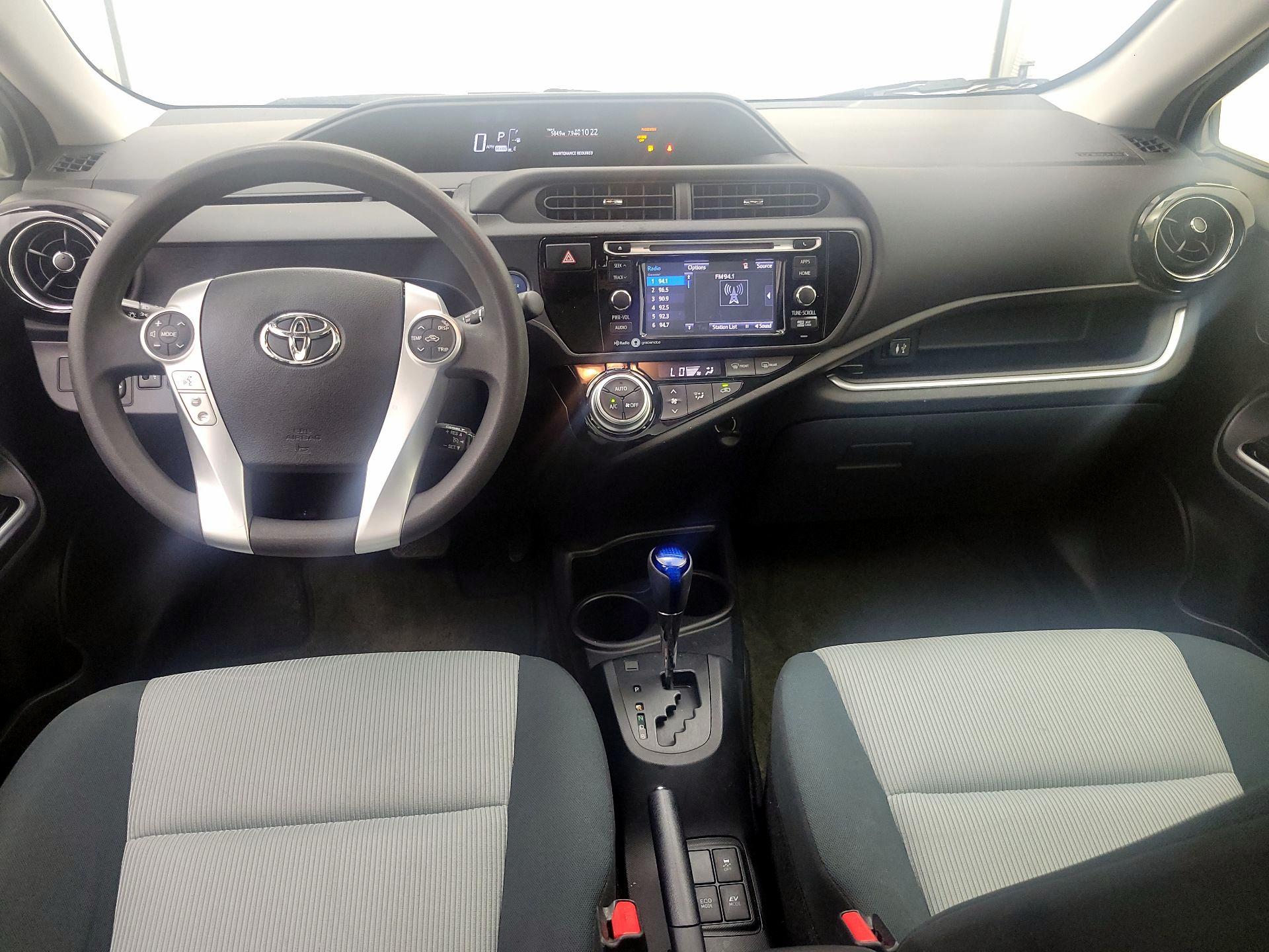 Thumbnail: 2015 Toyota Prius c - 9