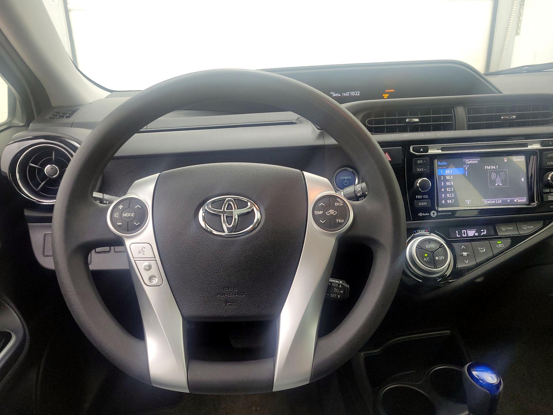Thumbnail: 2015 Toyota Prius c - 10