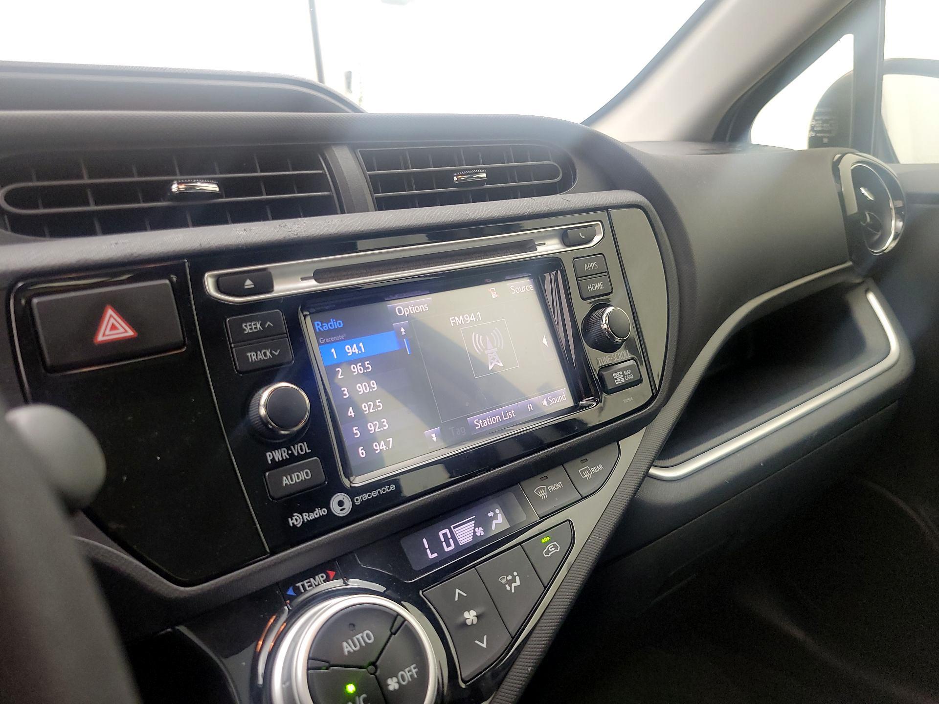 Thumbnail: 2015 Toyota Prius c - 13