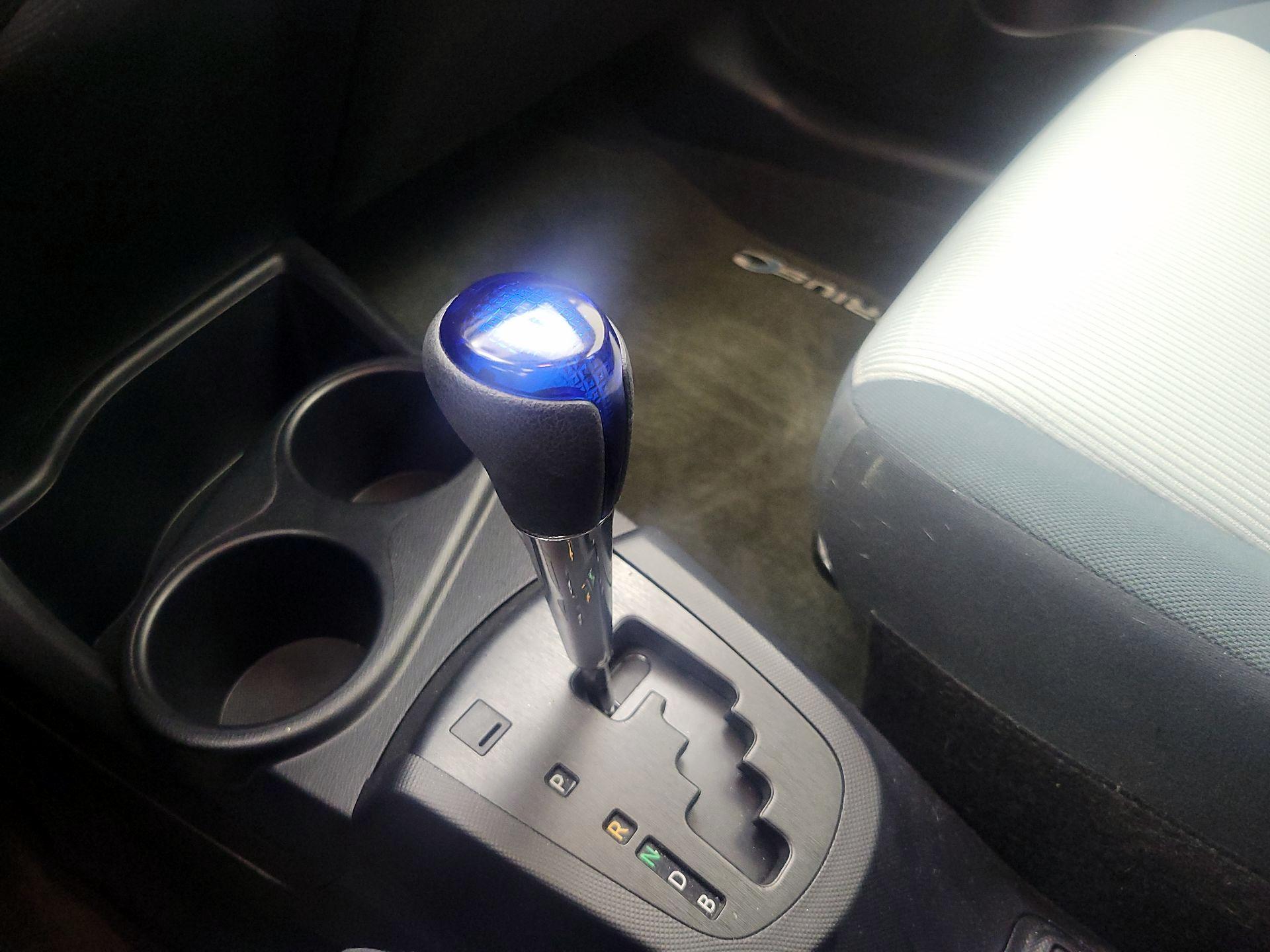 Thumbnail: 2015 Toyota Prius c - 15