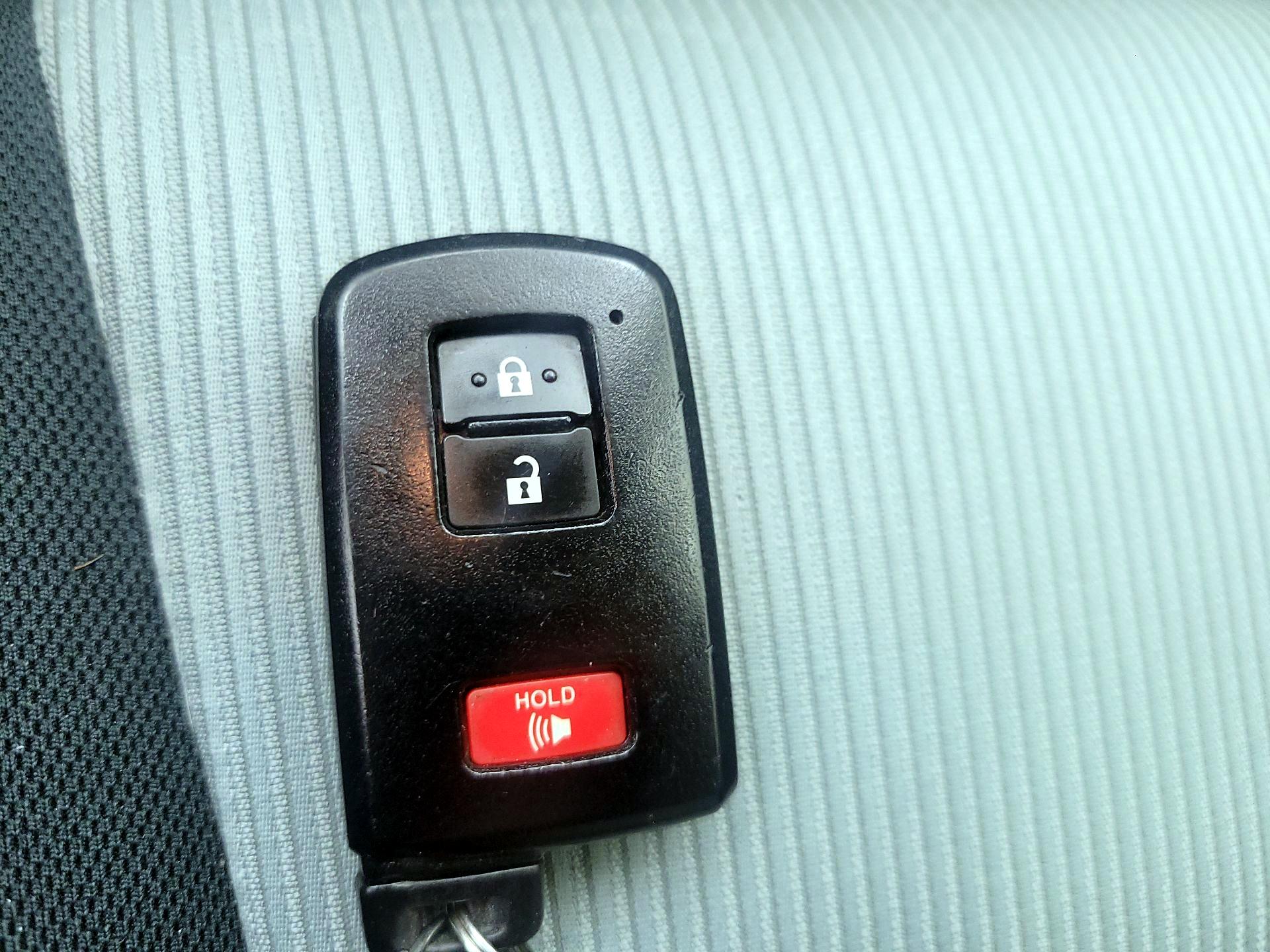 Thumbnail: 2015 Toyota Prius c - 20