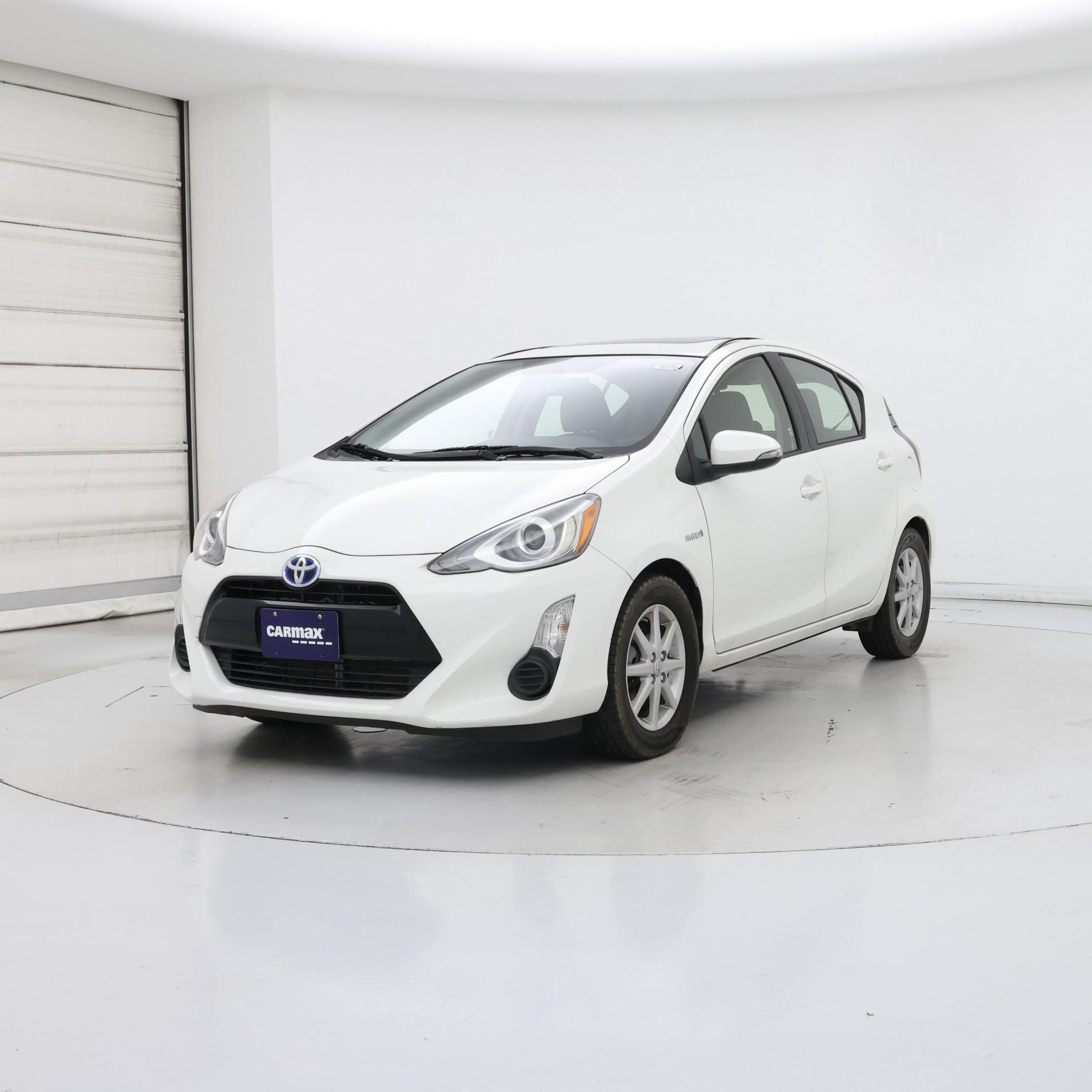 Thumbnail: 2015 Toyota Prius c - 4