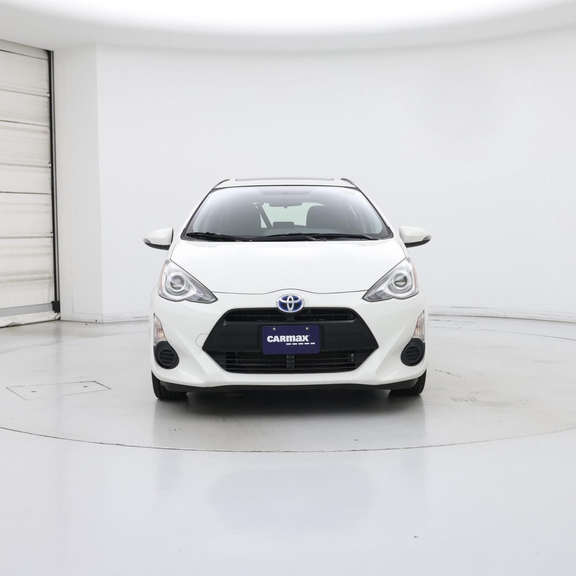 Thumbnail: 2015 Toyota Prius c - 5