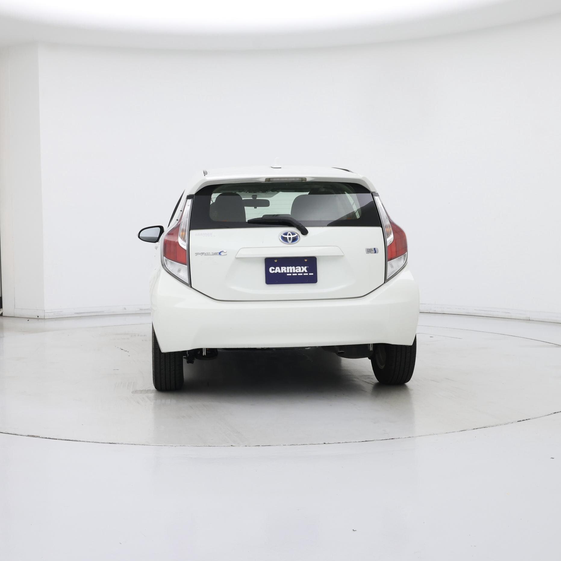 Thumbnail: 2015 Toyota Prius c - 6