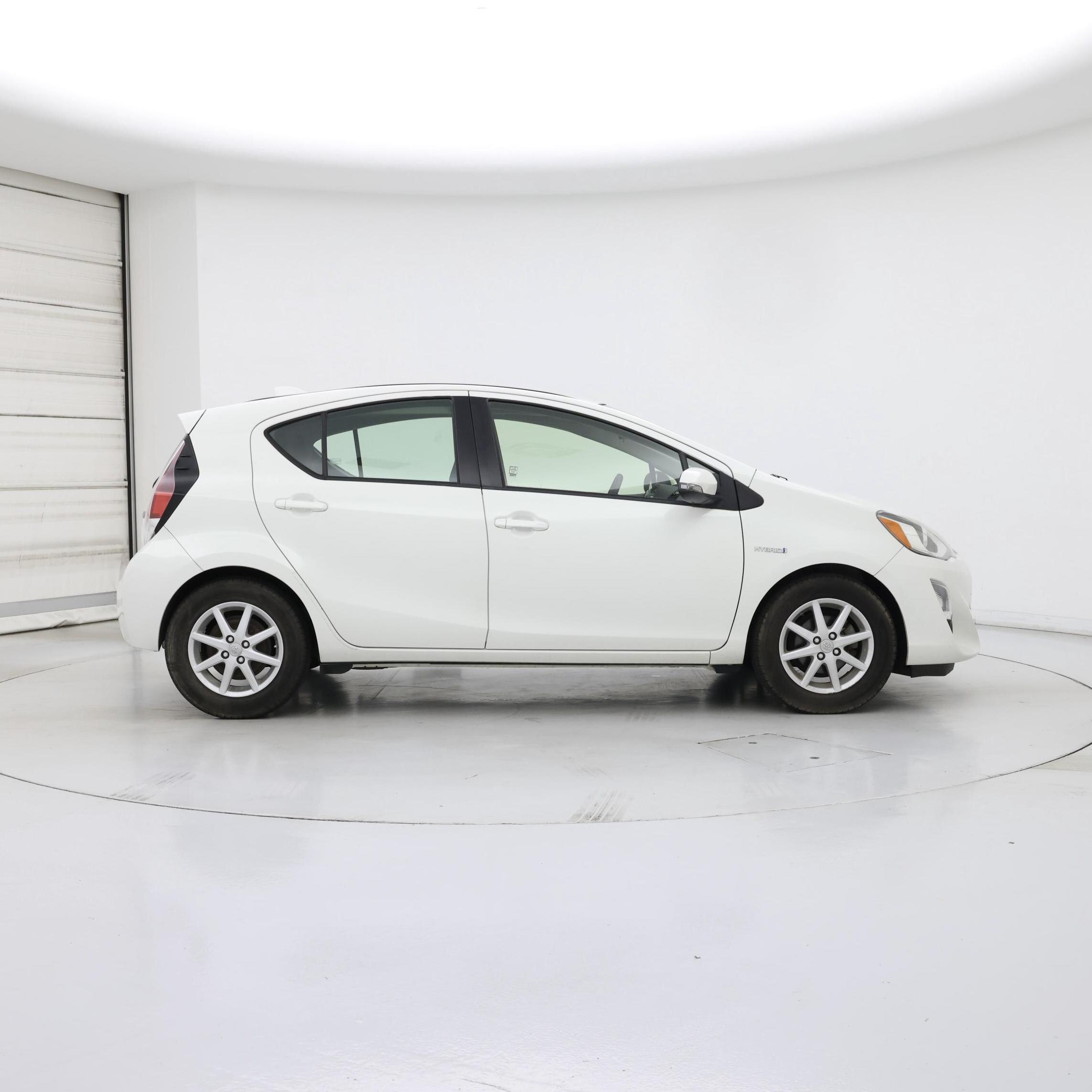 Thumbnail: 2015 Toyota Prius c - 7