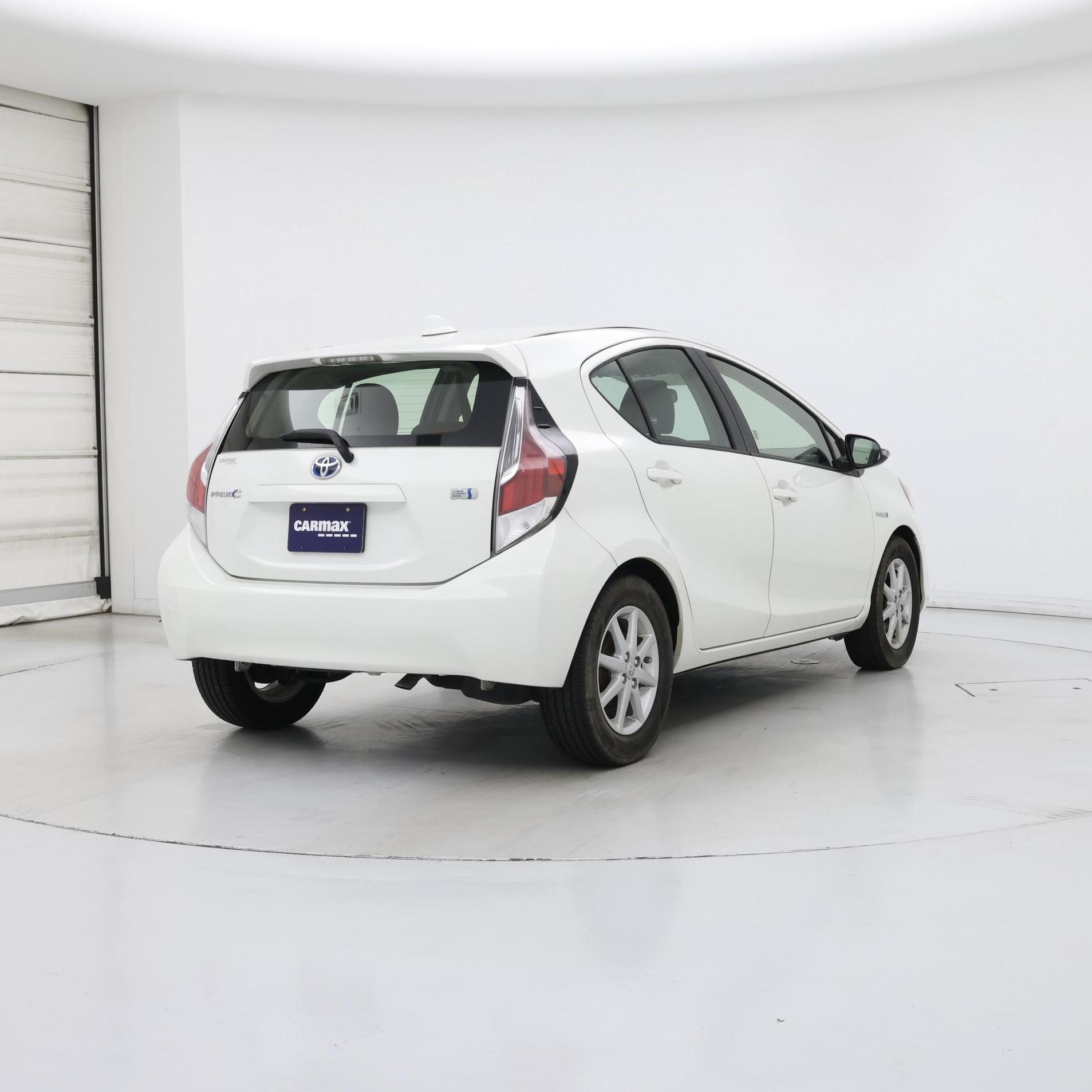 Thumbnail: 2015 Toyota Prius c - 8
