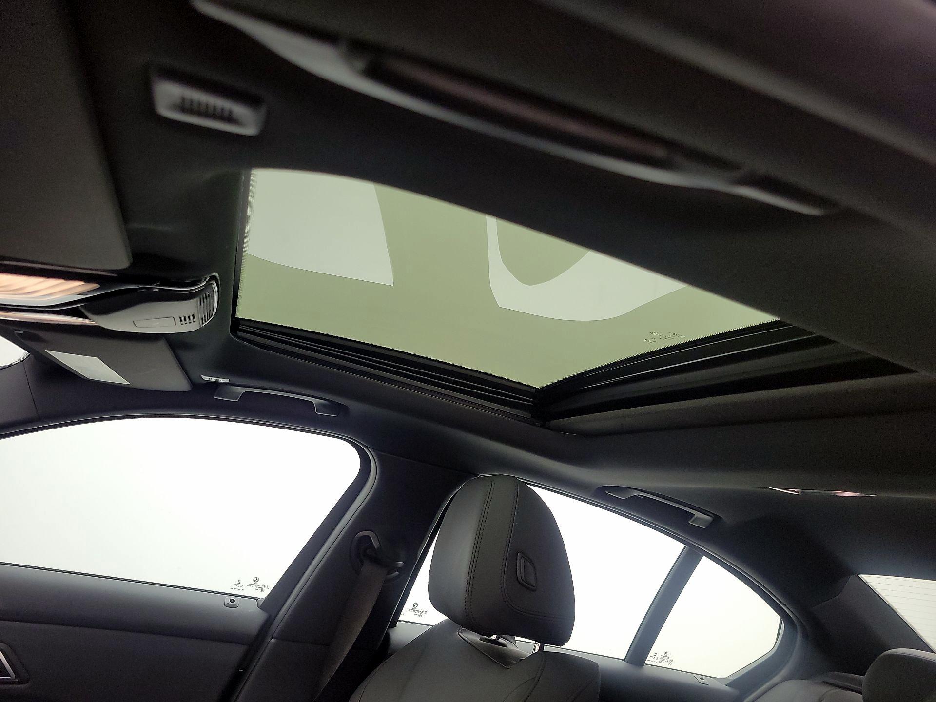 Thumbnail: 2019 BMW 3 Series - 17