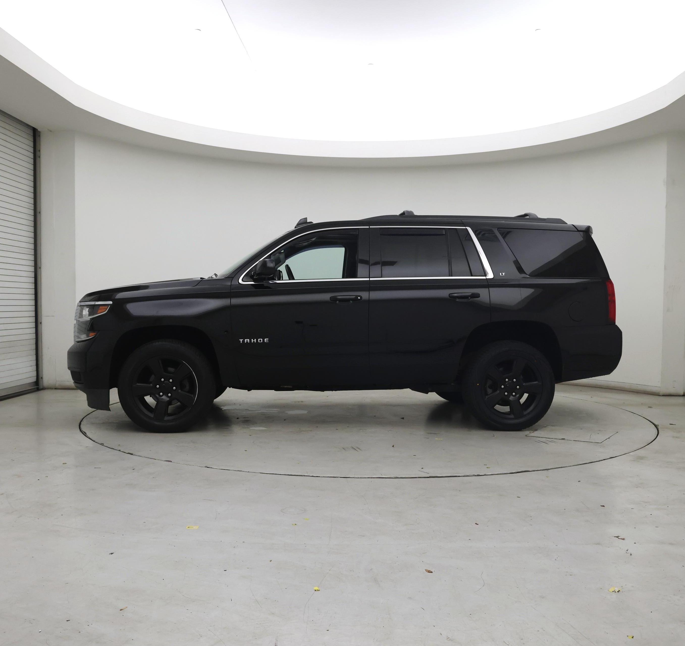 Thumbnail: 2017 Chevrolet Tahoe - 3
