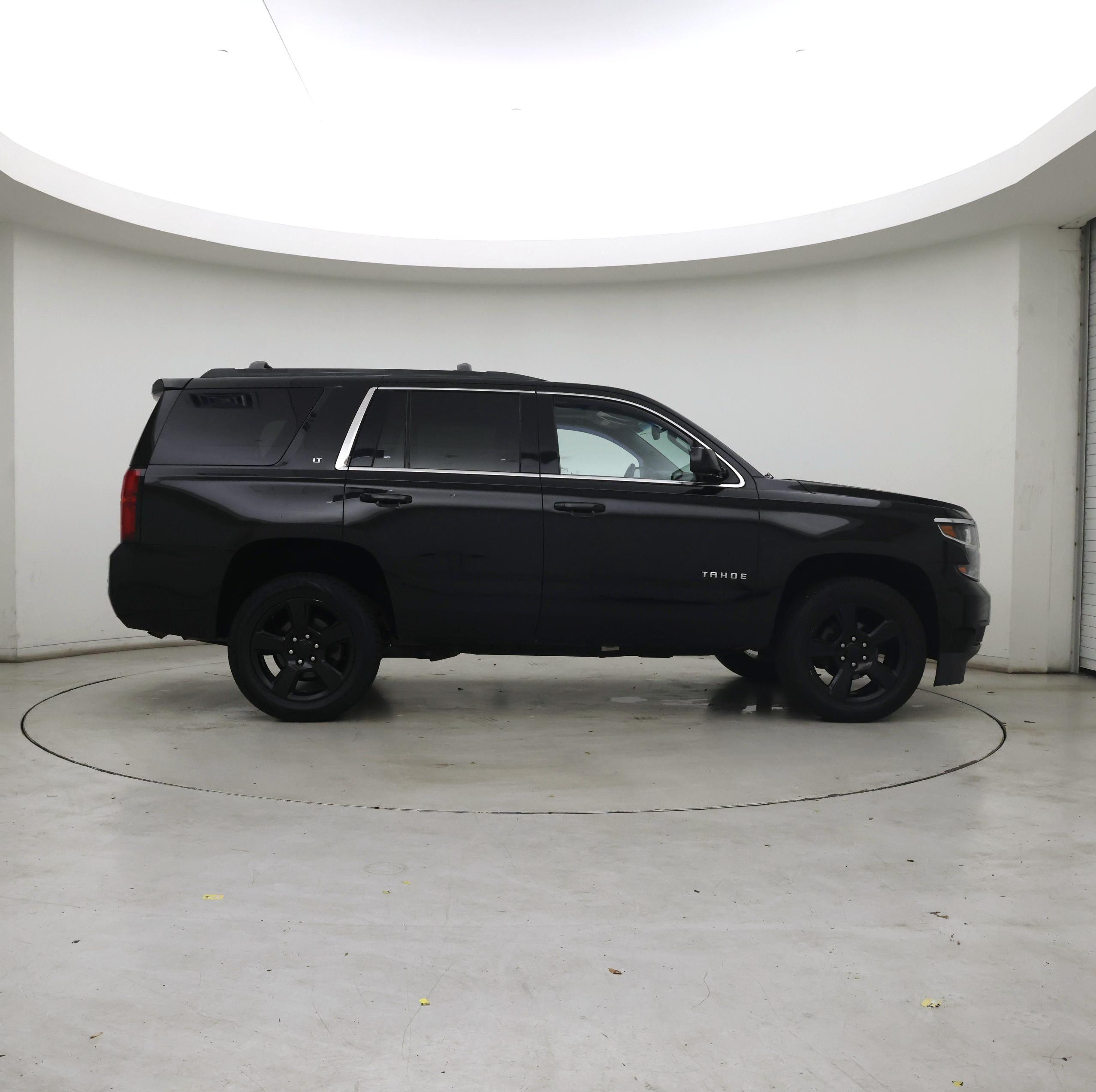 Thumbnail: 2017 Chevrolet Tahoe - 7