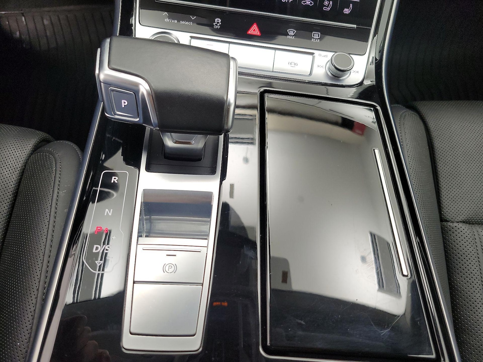 2022 Audi A8 Base - Photo 19