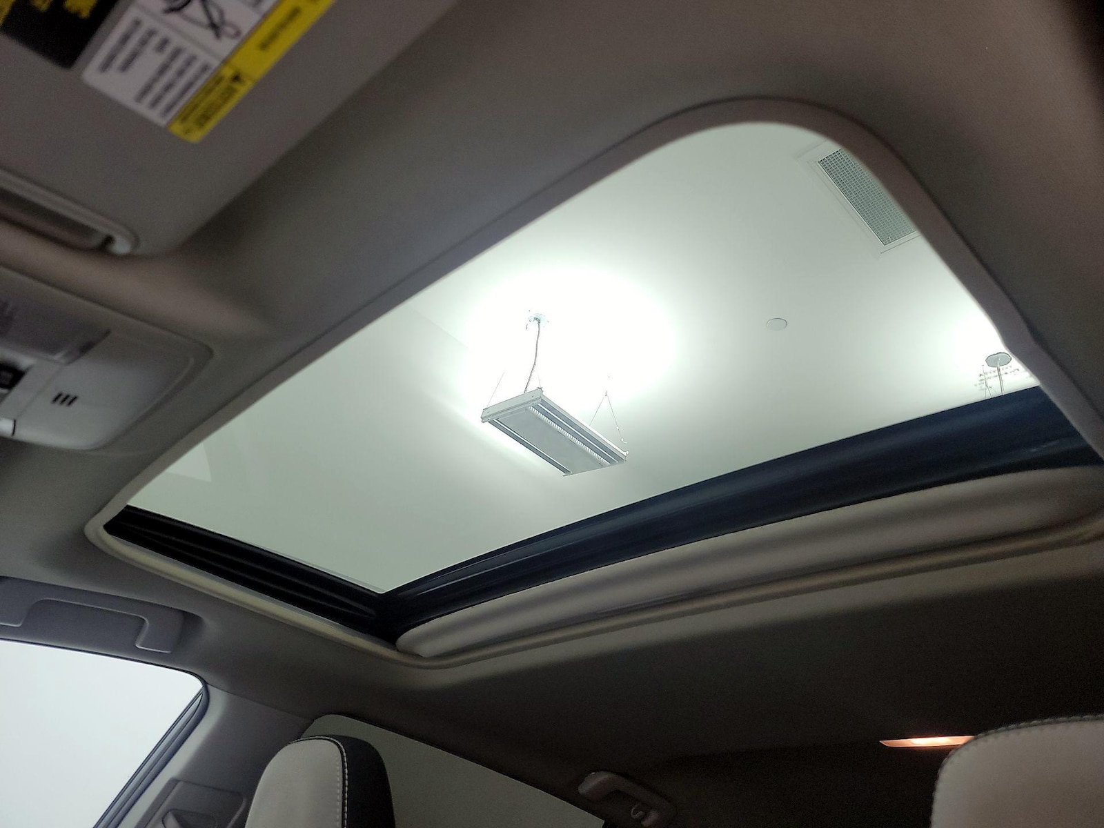 Sunroof(s) & Overhead Airbags