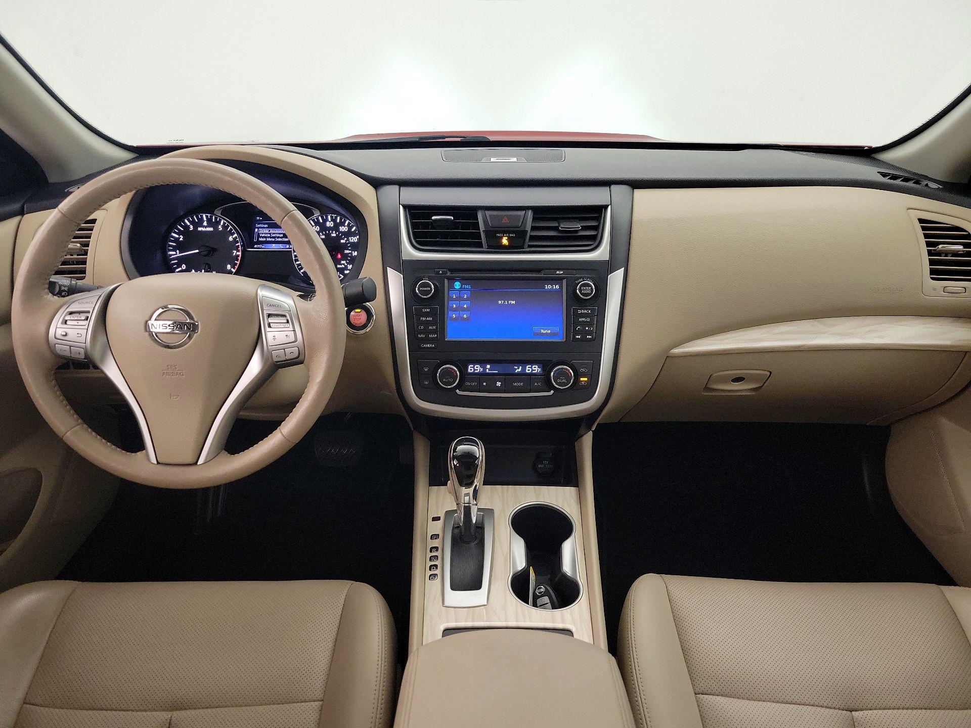 Thumbnail: 2016 Nissan Altima - 9