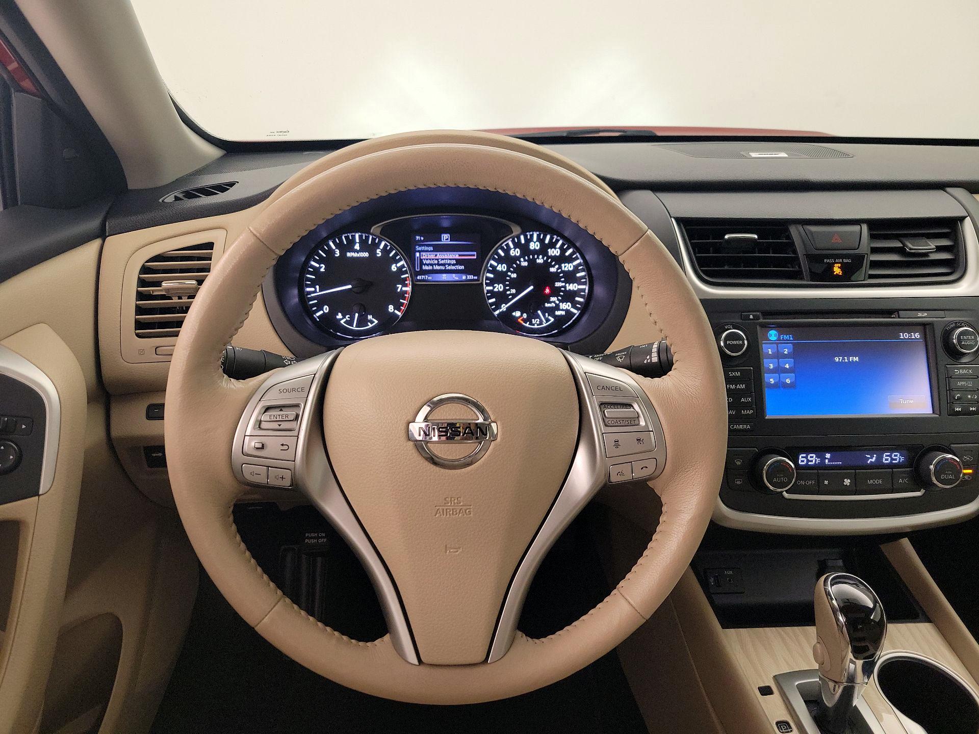 Thumbnail: 2016 Nissan Altima - 10