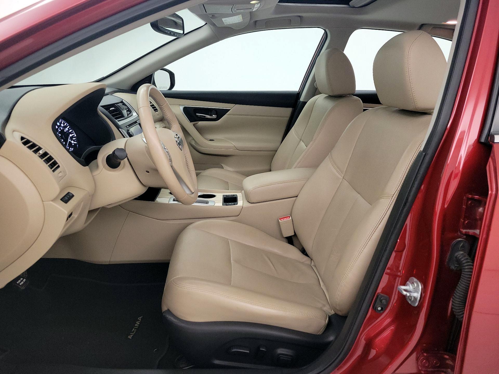 Thumbnail: 2016 Nissan Altima - 11