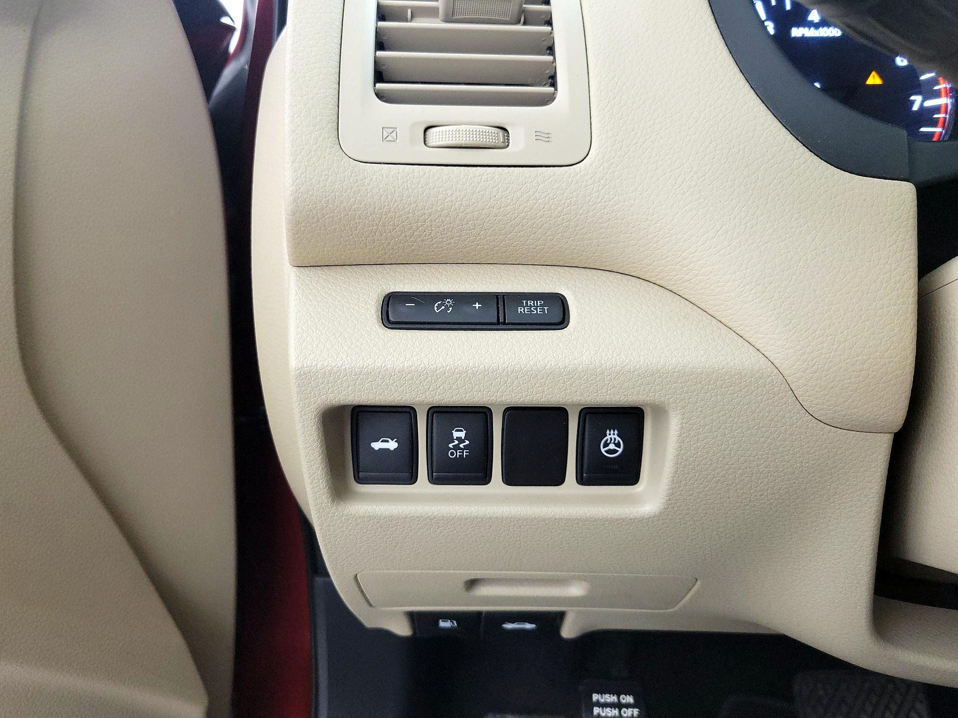 Thumbnail: 2016 Nissan Altima - 13